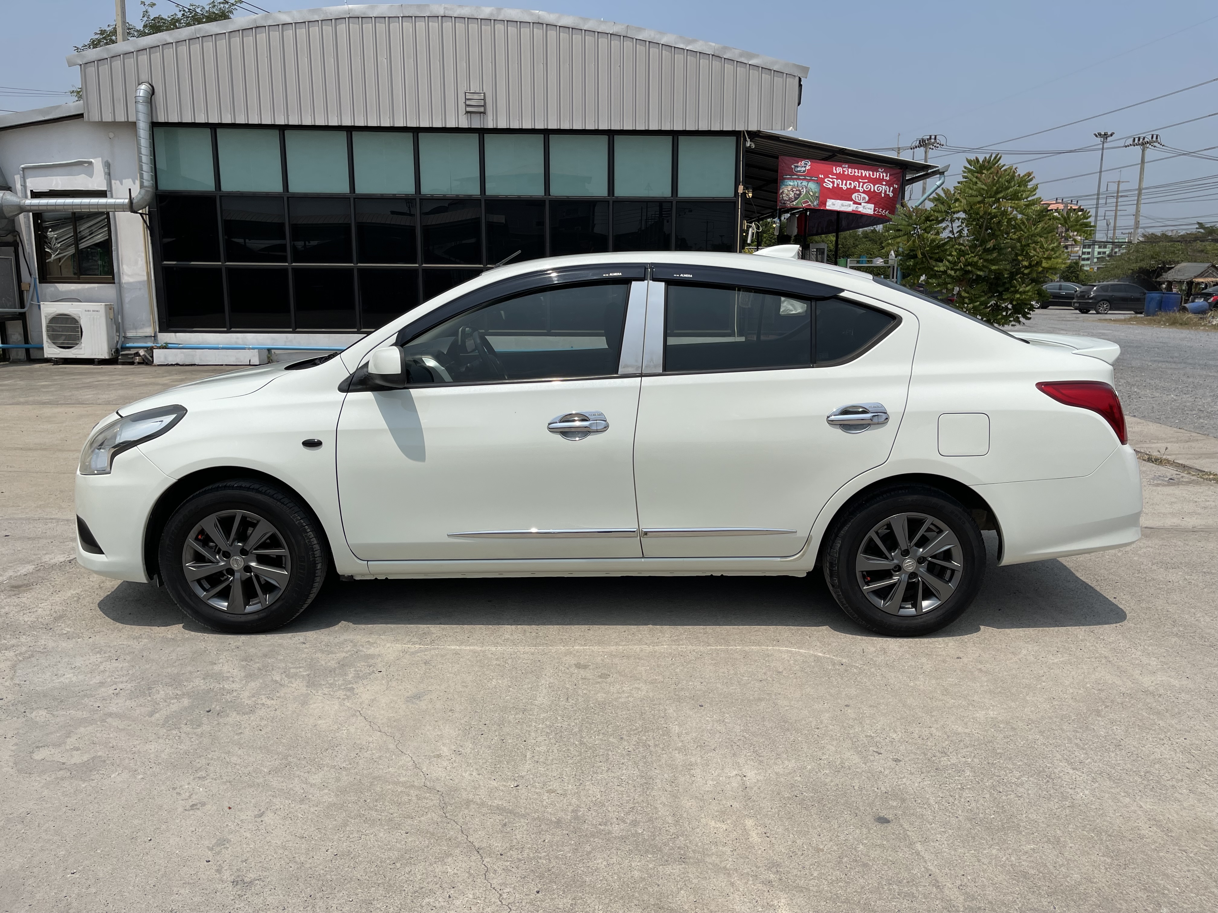 Nissan Almera 1.2 E At 2014 ขาว