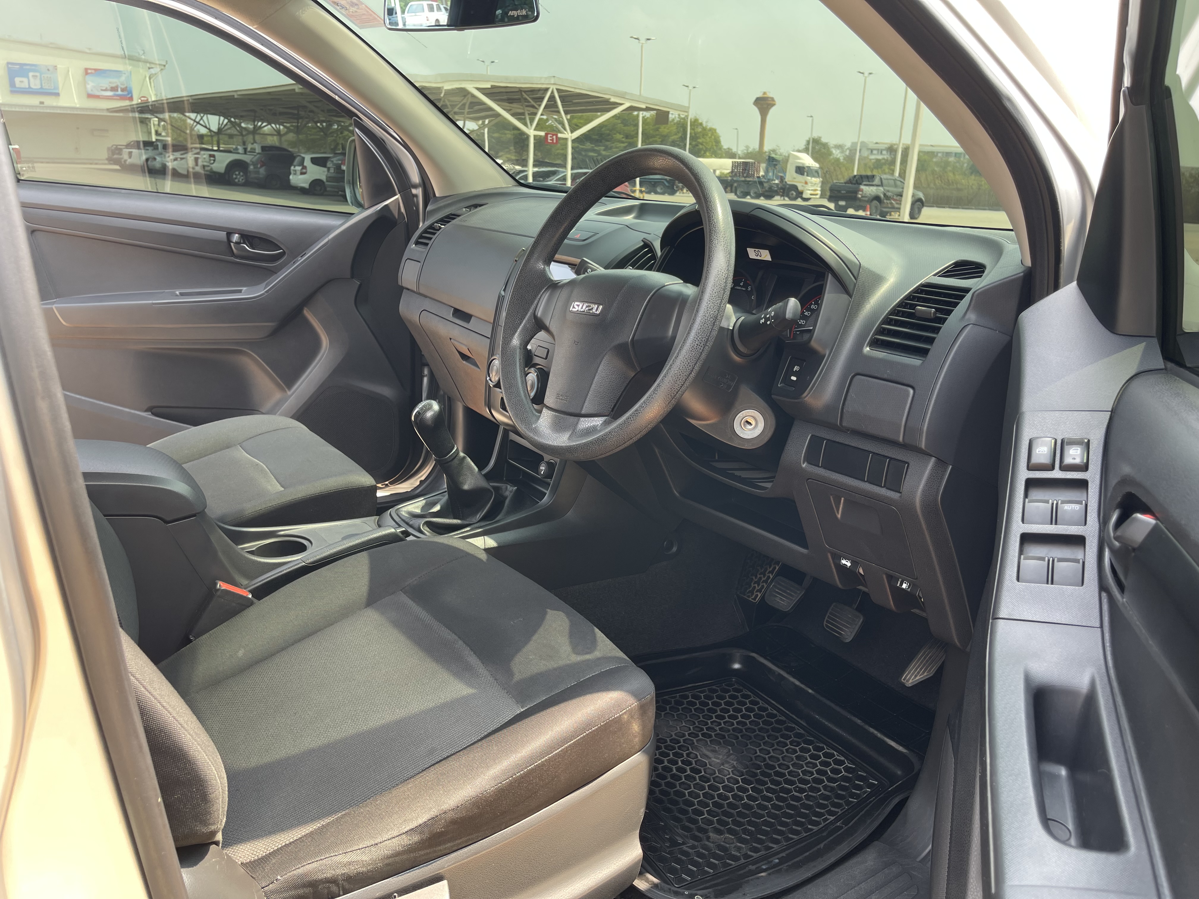 Isuzu Dmax All New 4ประตู 1.9 S Abs 2018 เงิน