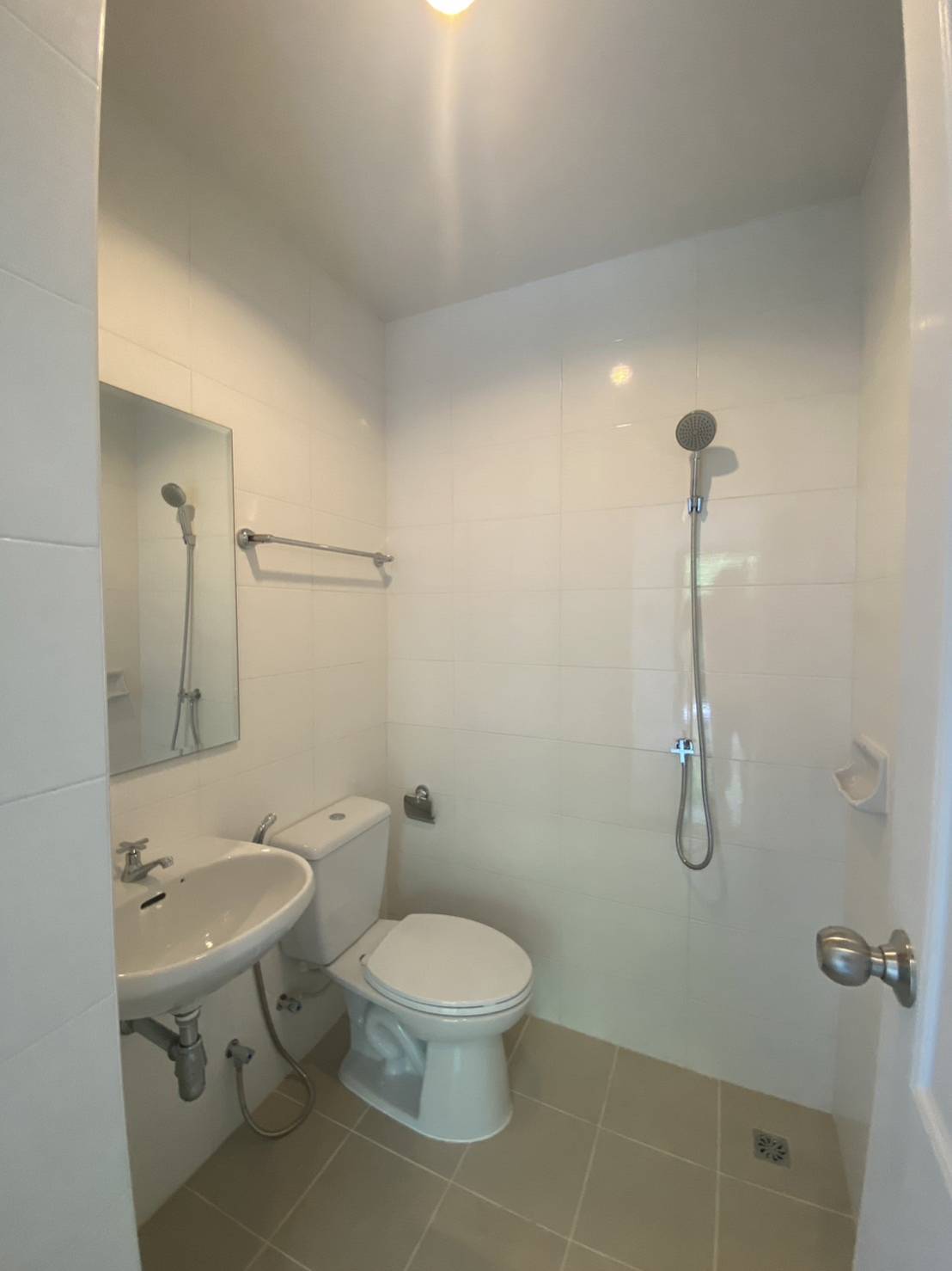 For Sales : Chaofah, 3-Storey Commercial Building, 3 Bedrooms 4 Bathrooms