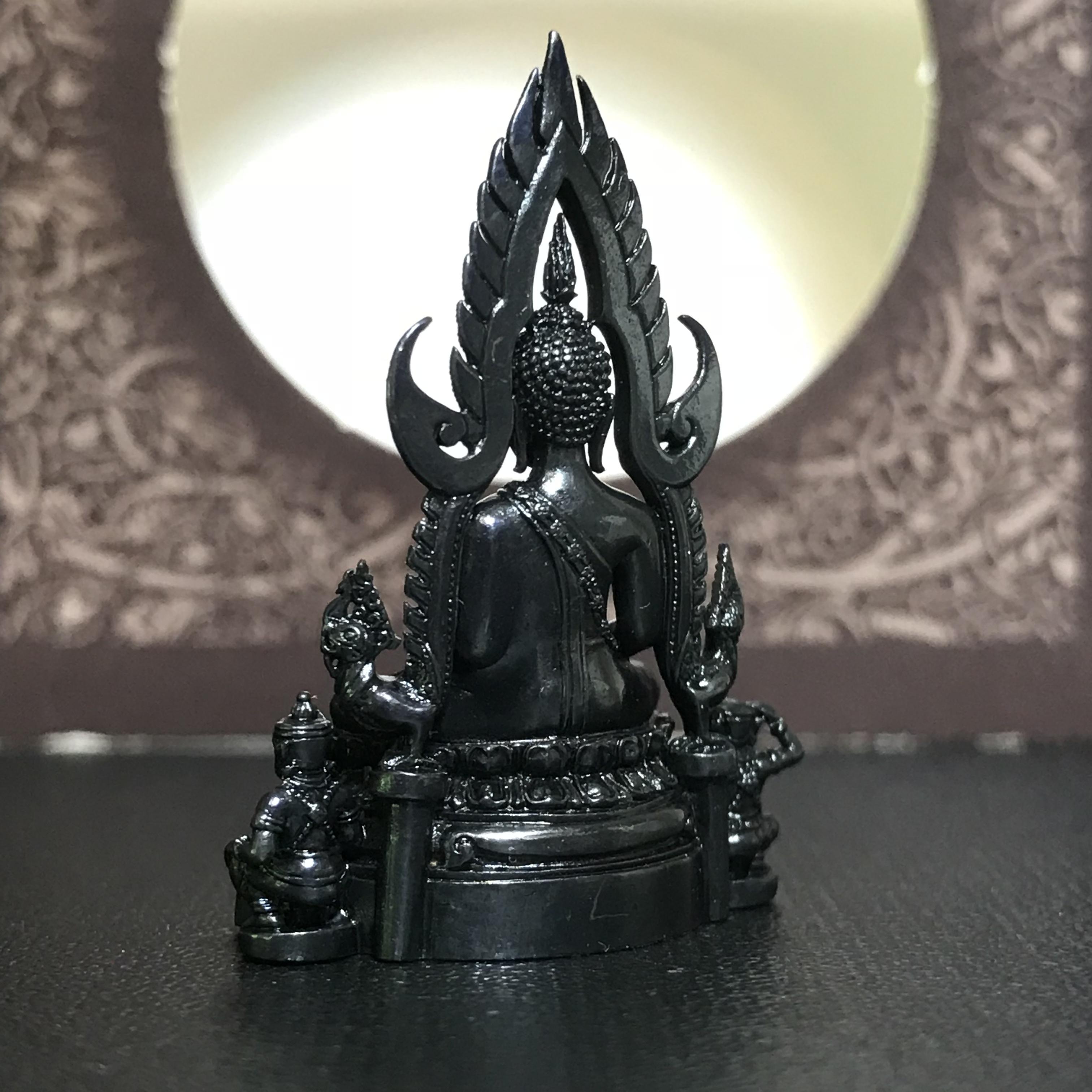 พระพุทธชินราช ภปร. โครงการ "เพราะแผ่นดินนี้ คือ แผ่นดินเกิด" ปี2548(รุ่นแรก) ลอยองค์ หน้าตัก 1/2 นิ้ว เนื้อเงินรมดำ