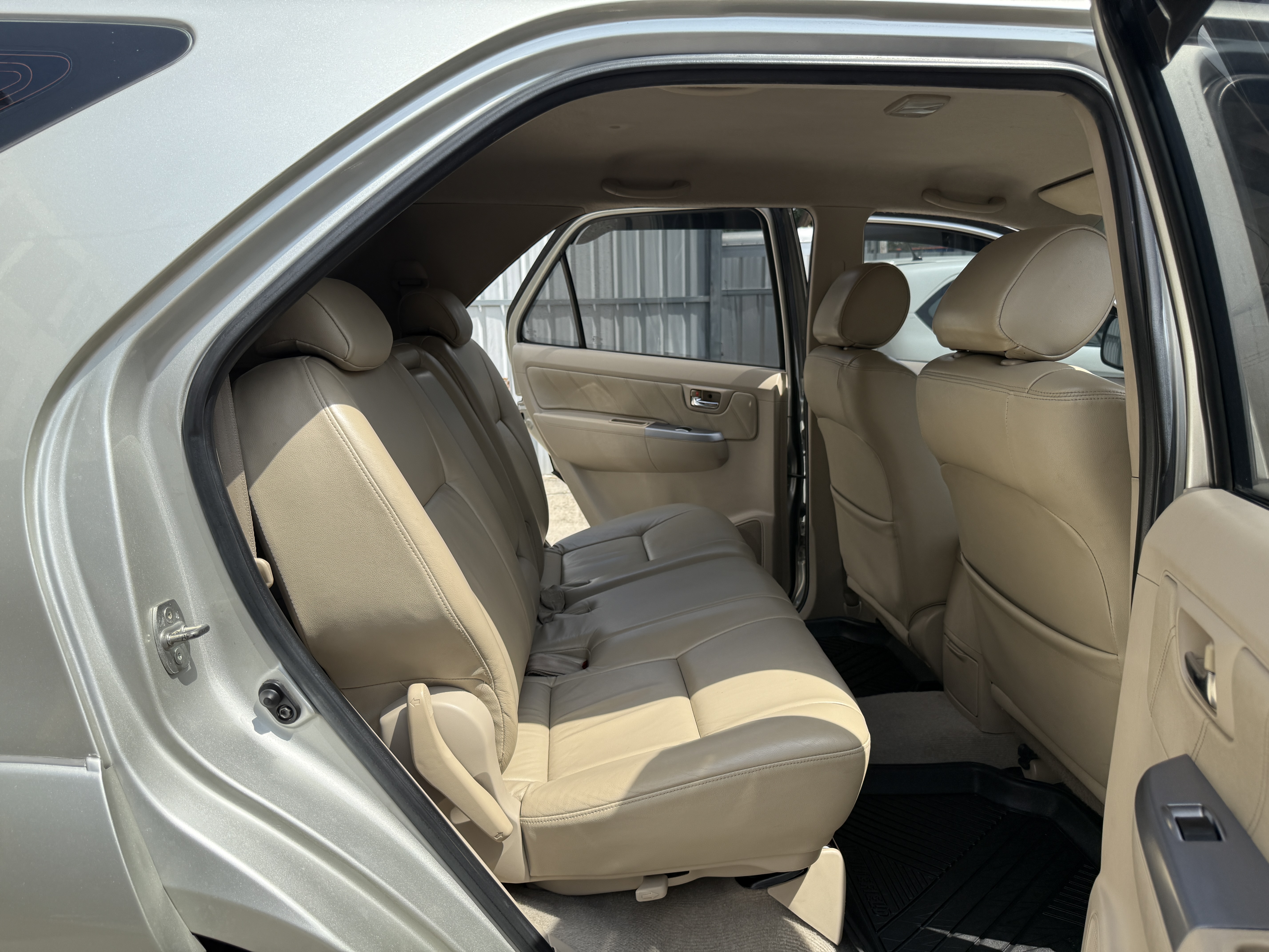 Toyota Fortuner 3.0 V 4WD At 2007 เงิน