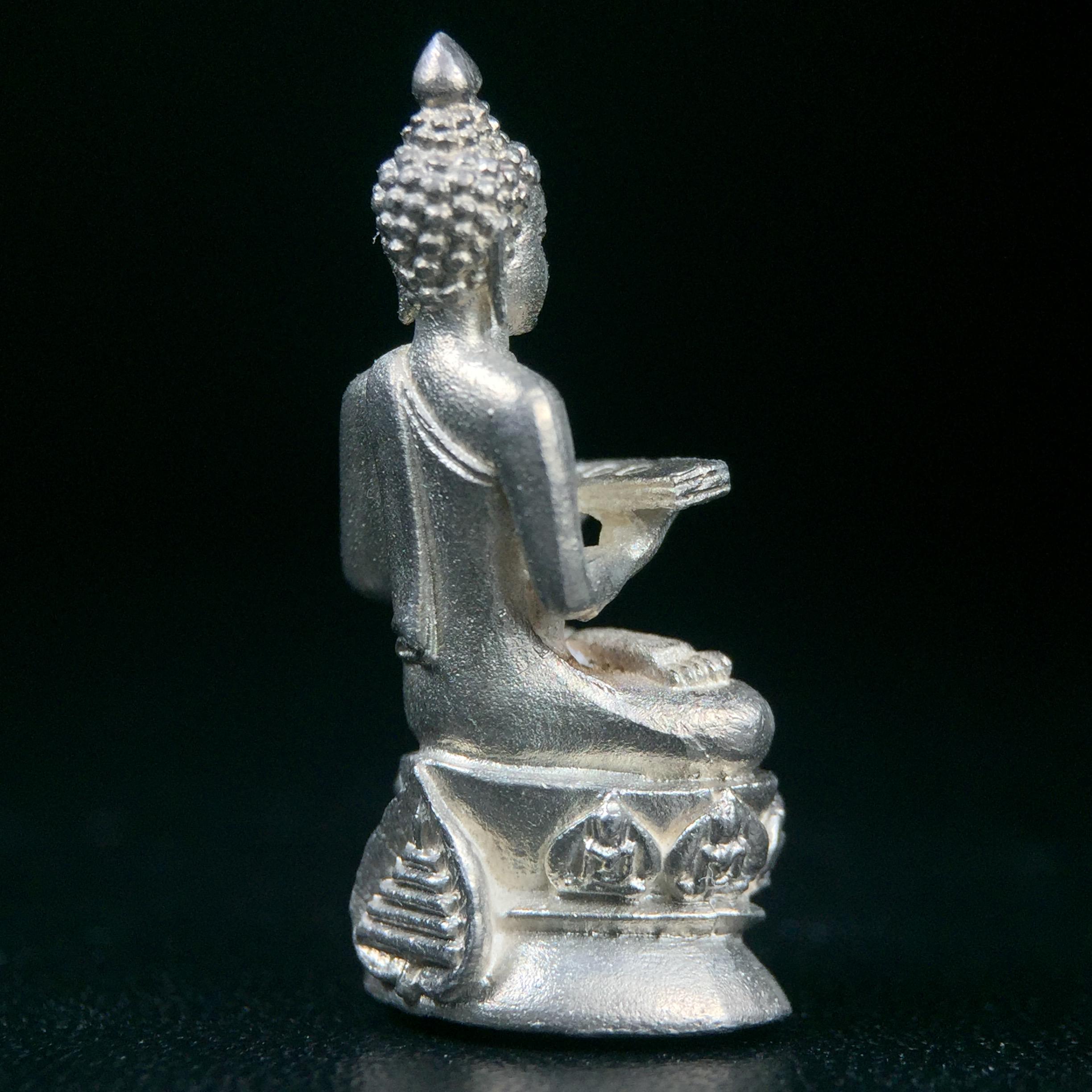 พระกริ่งปรมานุชิตชิโนรส วัดพระเชตุพนวิมลมังคลาราม(วัดโพธิ์) ปี2533 เนื้อเงิน ( ในหลวงรัชกาลที่9เสด็จเททอง)พิธีใหญ่ งดงามด้วยพุทธศิลป์เปี่ยมด้วยพุทธคุณ อีกหนึ่งรุ่นที่แนะนำสะสมบูชา