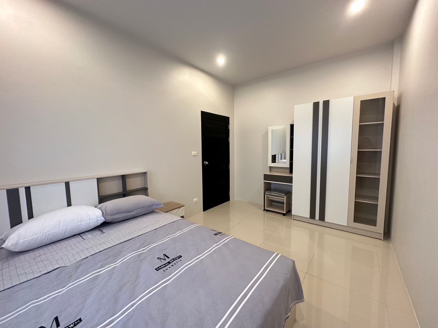 For Rent : Town home near Super Cheap Market, 3 Bedroom 3 Bathroom