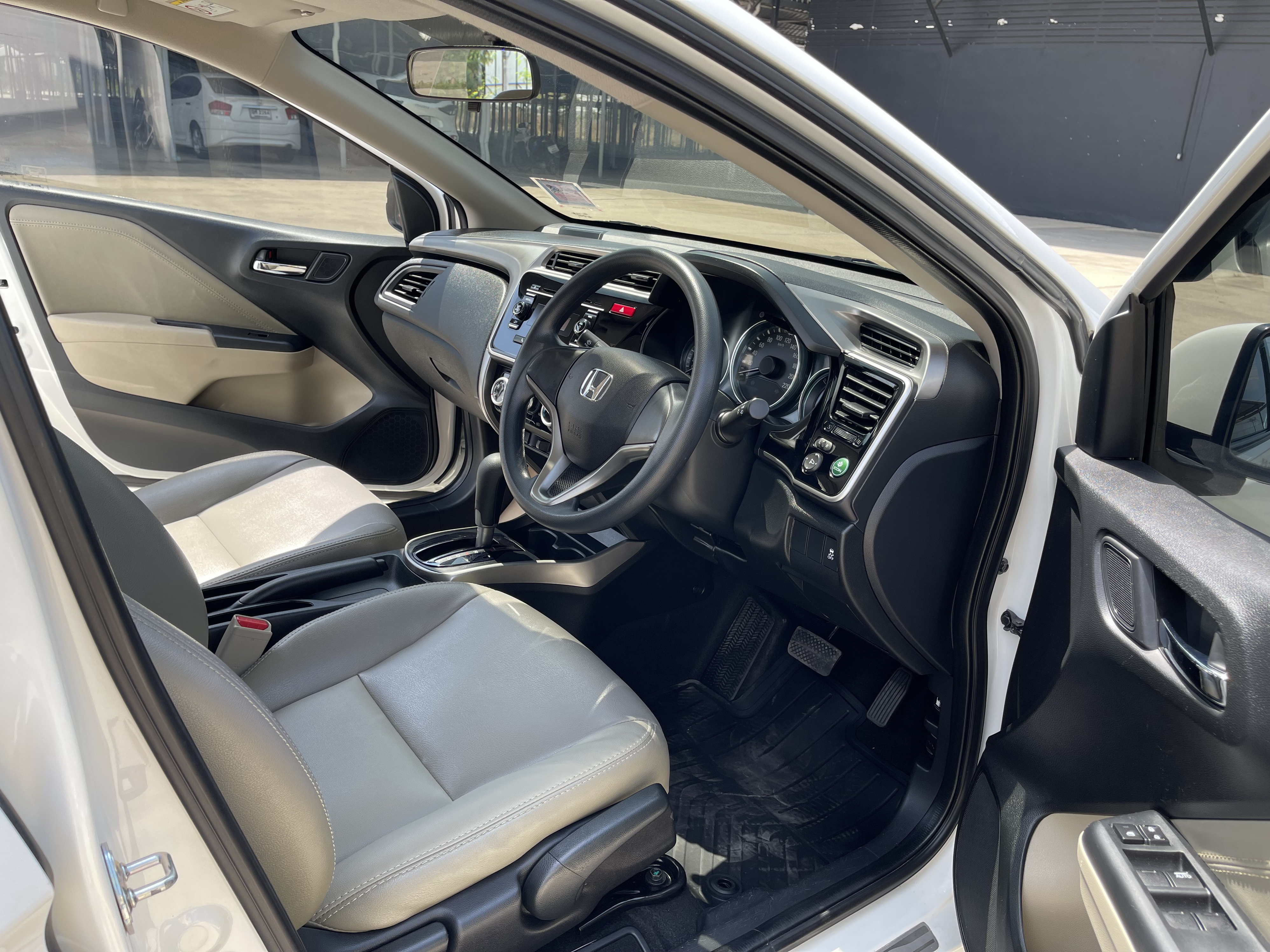 Honda City 1.5 V+ At 2016 ขาว