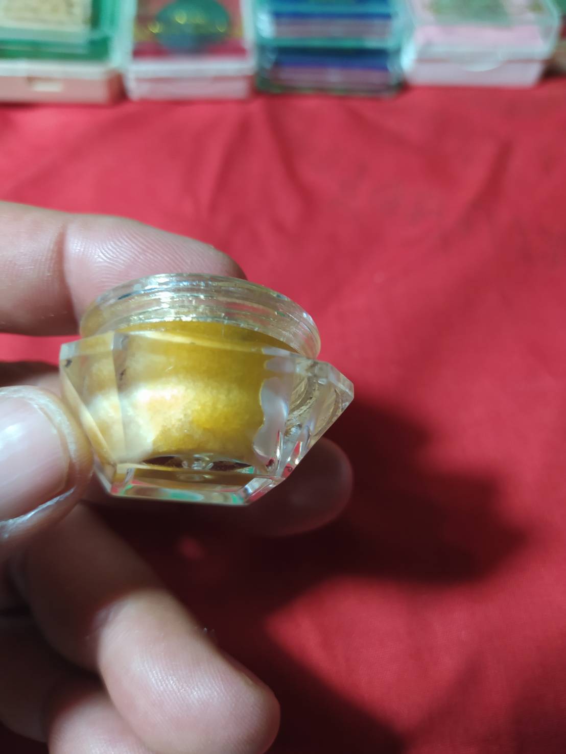 สีผึ้ง มหาโภคทรัพย์มหาสิทธิโชค ปลุกเสกโดยหลวงปู่บายกรีม ผสมว่านทองคำ ว่านหายากของหลวงปู่สรวง เทวดาเล่นดิน