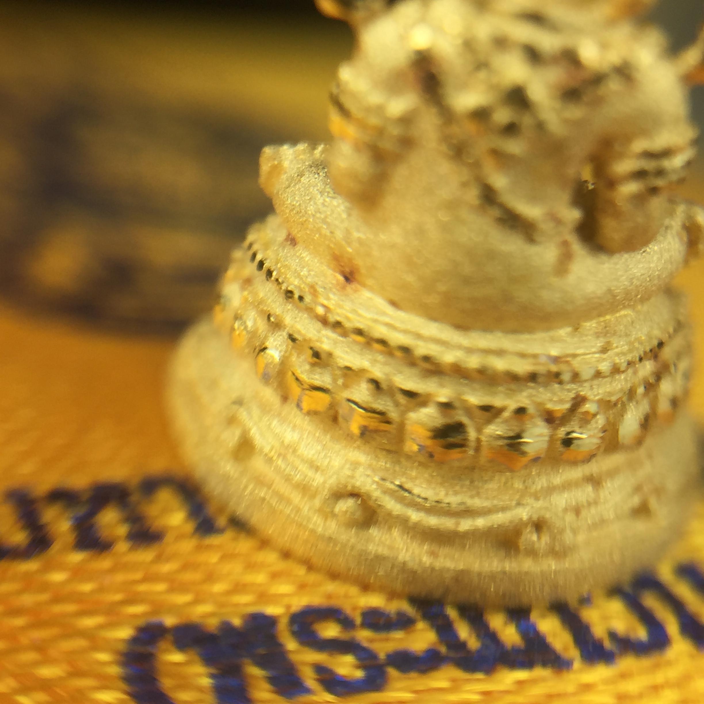 พระแก้วมรกต(จำลอง)ลอยองค์ ขนาดหน้าตัก 1/4 นิ้ว(พิมพ์เล็ก) ทรงเครื่องฤดูร้อน เนื้อทองคำ ตราสัญลักษณ์ฉลองสิริราชสมบัติครบ 60 ปี พ.ศ.2549 (สวย กล่องการ์ดใบรับรอง ครบสมบูรณ์)