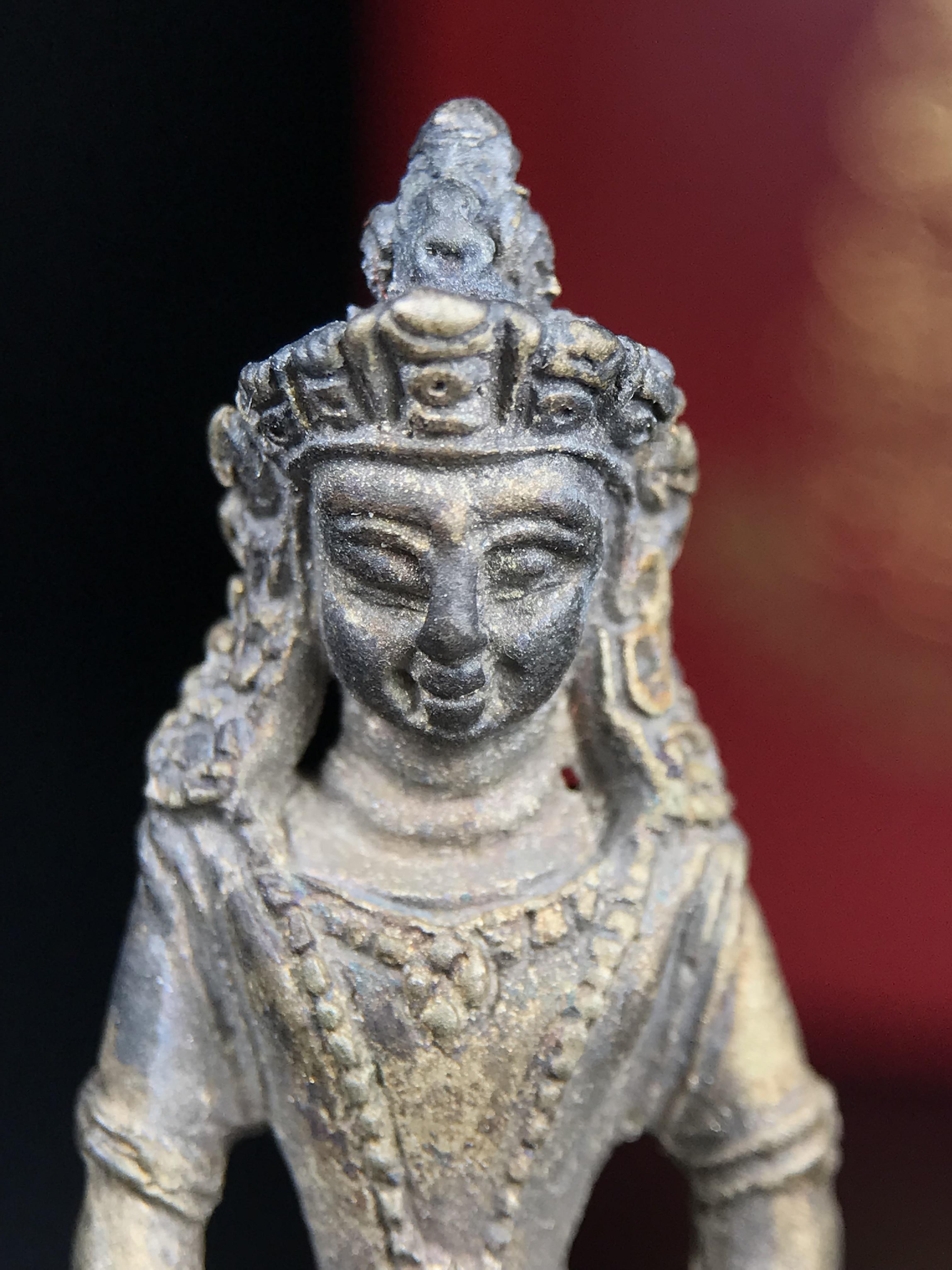 พระอวโลกิเตศวร (เจ้าแม่กวนอิม) วัดบวรนิเวศวิหาร ปี 2538 เนื้อเงินพ่นทราย อุดผงจิตรลดา เกศาสมเด็จพระสังฆราช วัดบวรนิเวศวิหาร(พบเจอน้อยหายาก)