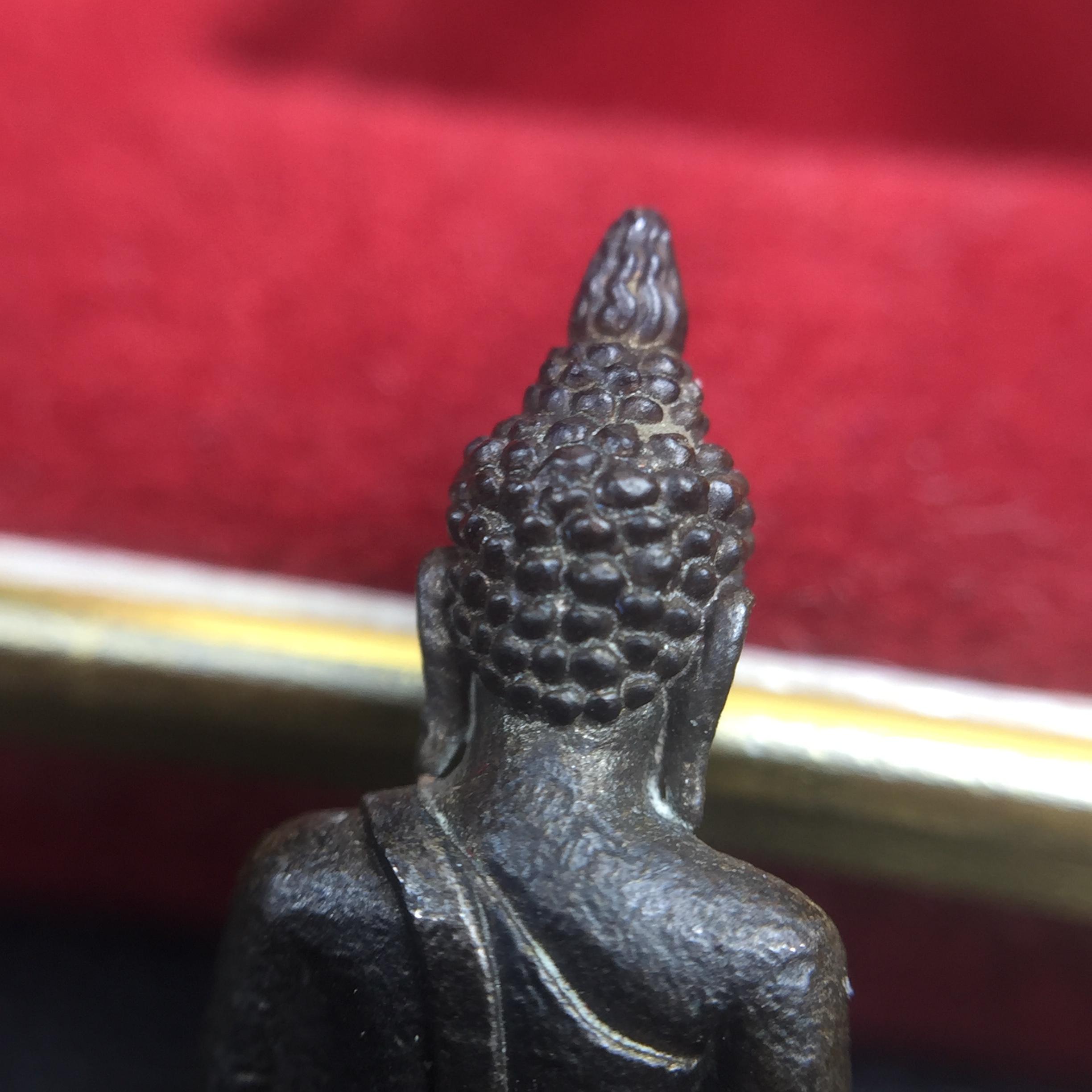 พระกริ่งพระพุทธชินสีห์ ภปร ทันโตเสฏโฐ ปี 2533 เนื้อนวโลหะ (วัตถุมงคลหนึ่งเดียวที่บรรจุพระทนต์(ฟัน)ในหลวงรัชกาลที่9 พระราชทานให้จัดสร้าง)(1ใน1999องค์)