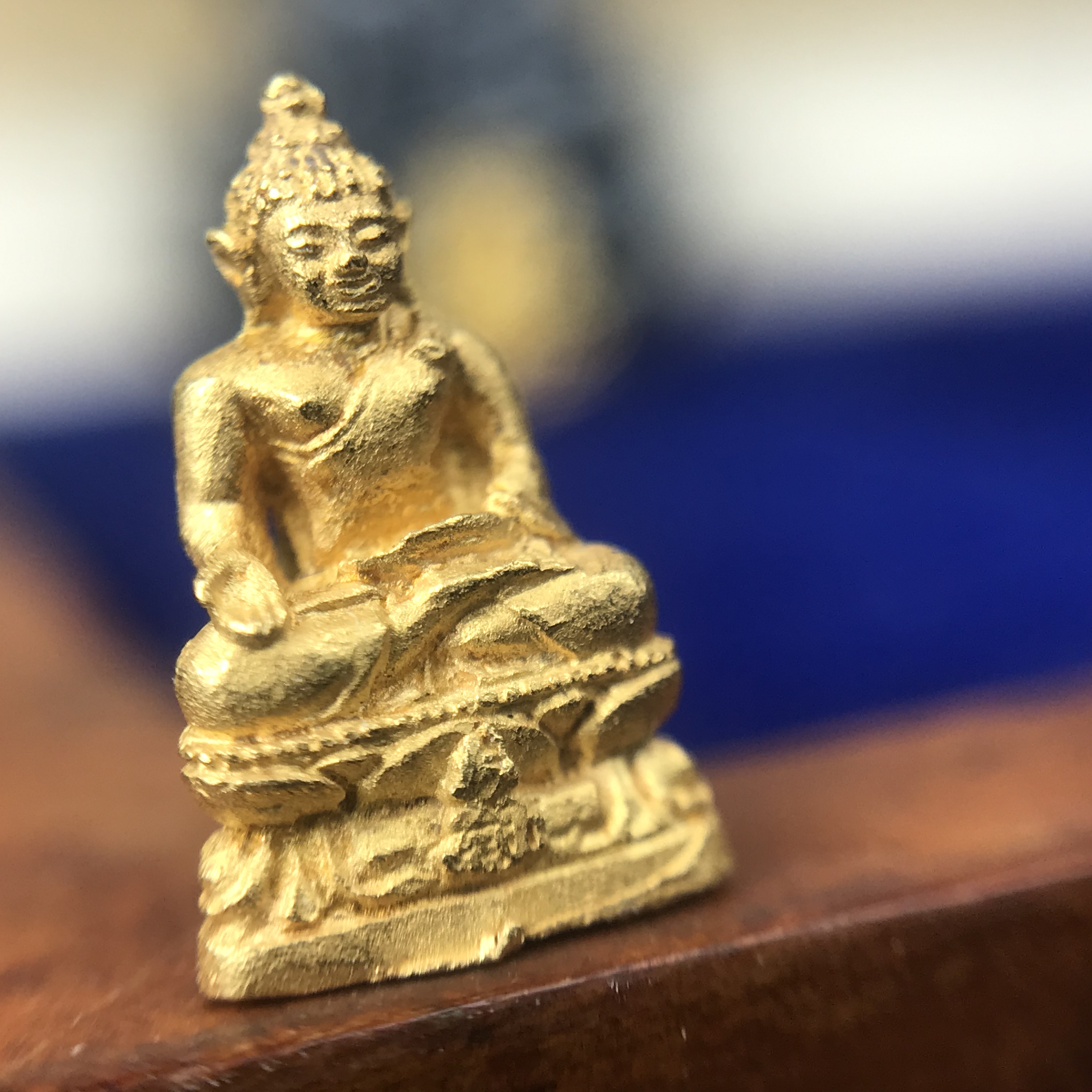 พระกริ่งสมเด็จญาณ วัดบวรนิเวศวิหาร เนื้อเงินบริสุทธิ์ 92.5% ตรากาญจนาภิเษกทองคำ+พระชัยวัฒน์ไพรีพินาศ เนื้อทองคำ พระราชทานแจกเมื่อ 3 ตุลาคม 2538 มาพร้อม กล่องลายไม้สุดหรู(ครบชุด หายาก)