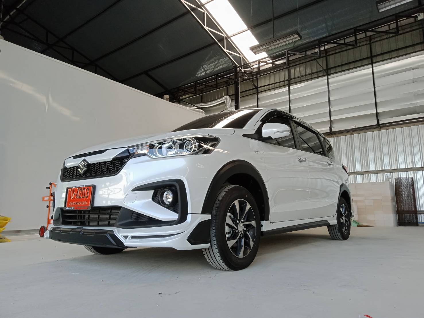 Suzuki Ertiga 2019 V.1 with custom grille bodykits by Amotriz