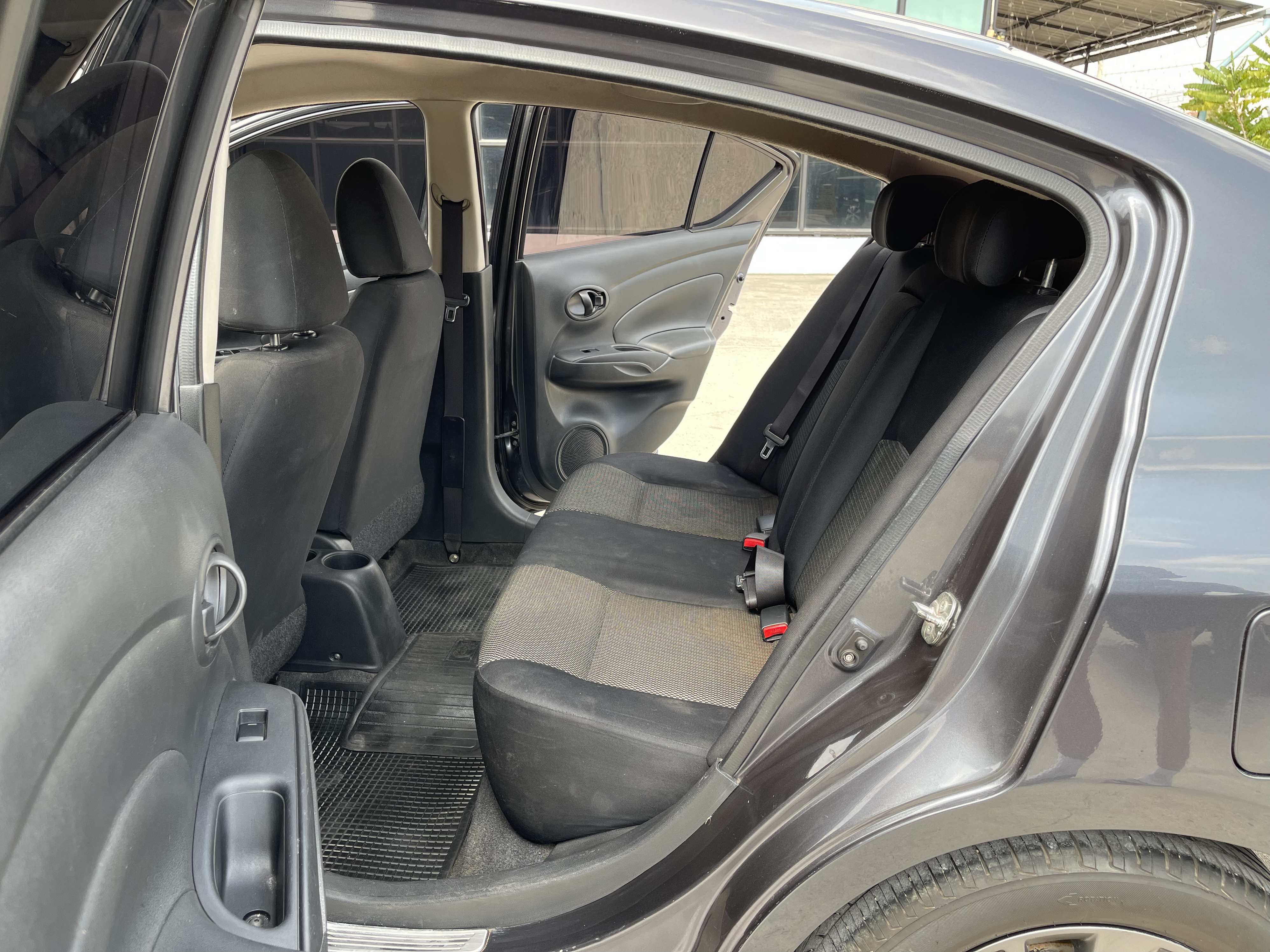 Nissan Almera 1.2 E Sportech At 2018 เทา