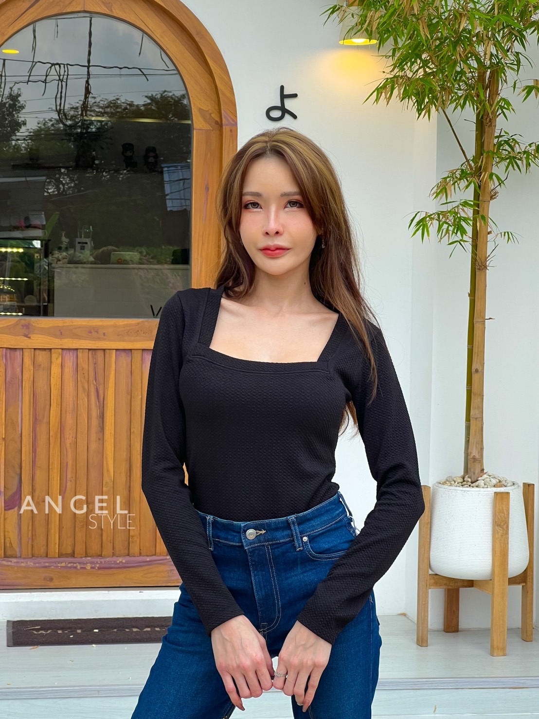 คอสี่เหลี่ยมแขนยาว