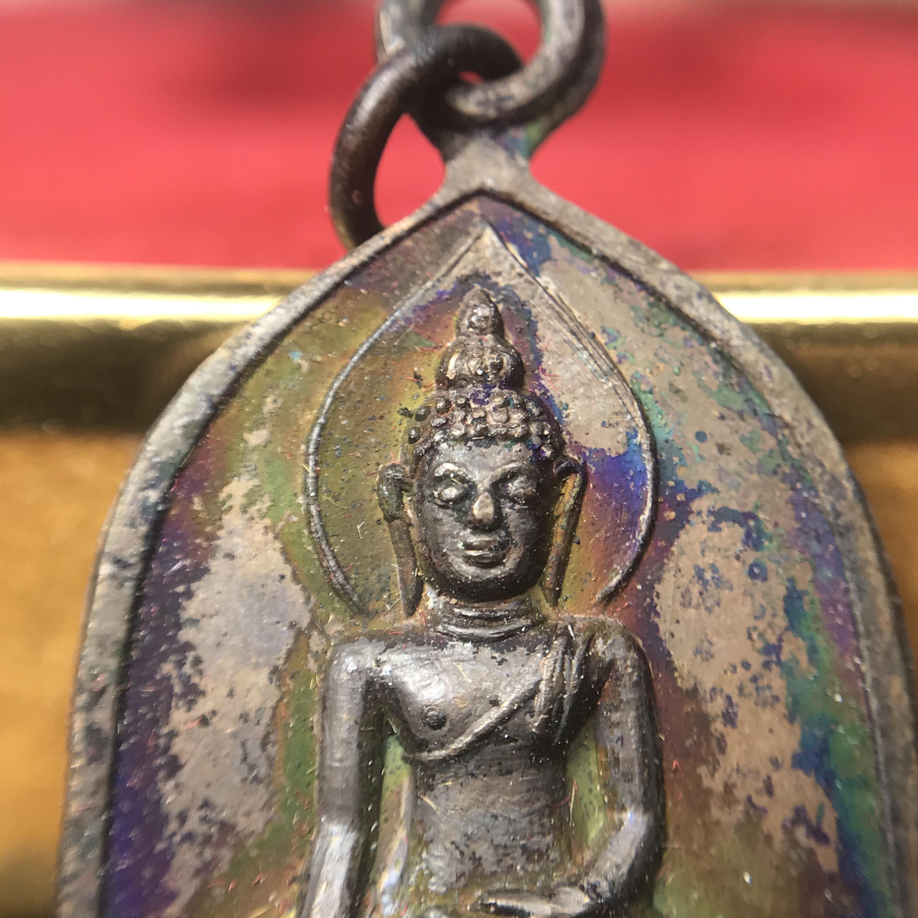 ชุดพระกริ่งไพรีพินาศ(รุ่นแรก สมเด็จพระญาณสังวร) เนื่องในพระบรมราชวโรกาสพระบาทสมเด็จพระเจ้าอยู่หัวรัชกาลที่9 เสด็จพระราชดำเนิน ในงานตัดลูกนิมิตสีมาอุโบสถ วัดเพชรวราราม จ.เพชรบูรณ์ ปี ๒๕๒๐ รุ่นเขาค้อ (ชุดกรรมการ ได้รับพระราชทาน พบเจอและหายากมากในปัจจุบัน)