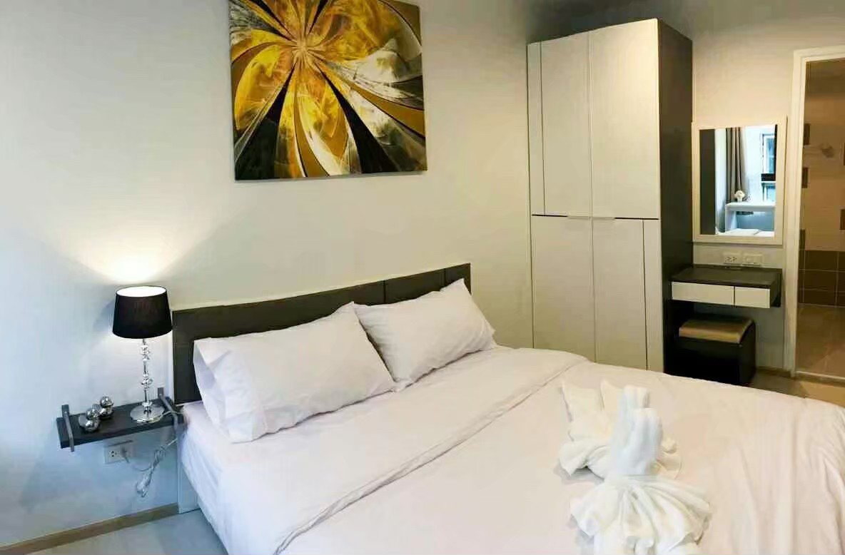 For Sale : Phuket City, Zcape III Condominium Phuket 1 Bedrooms 3rd Flr. Pool View. 33 Sqm.