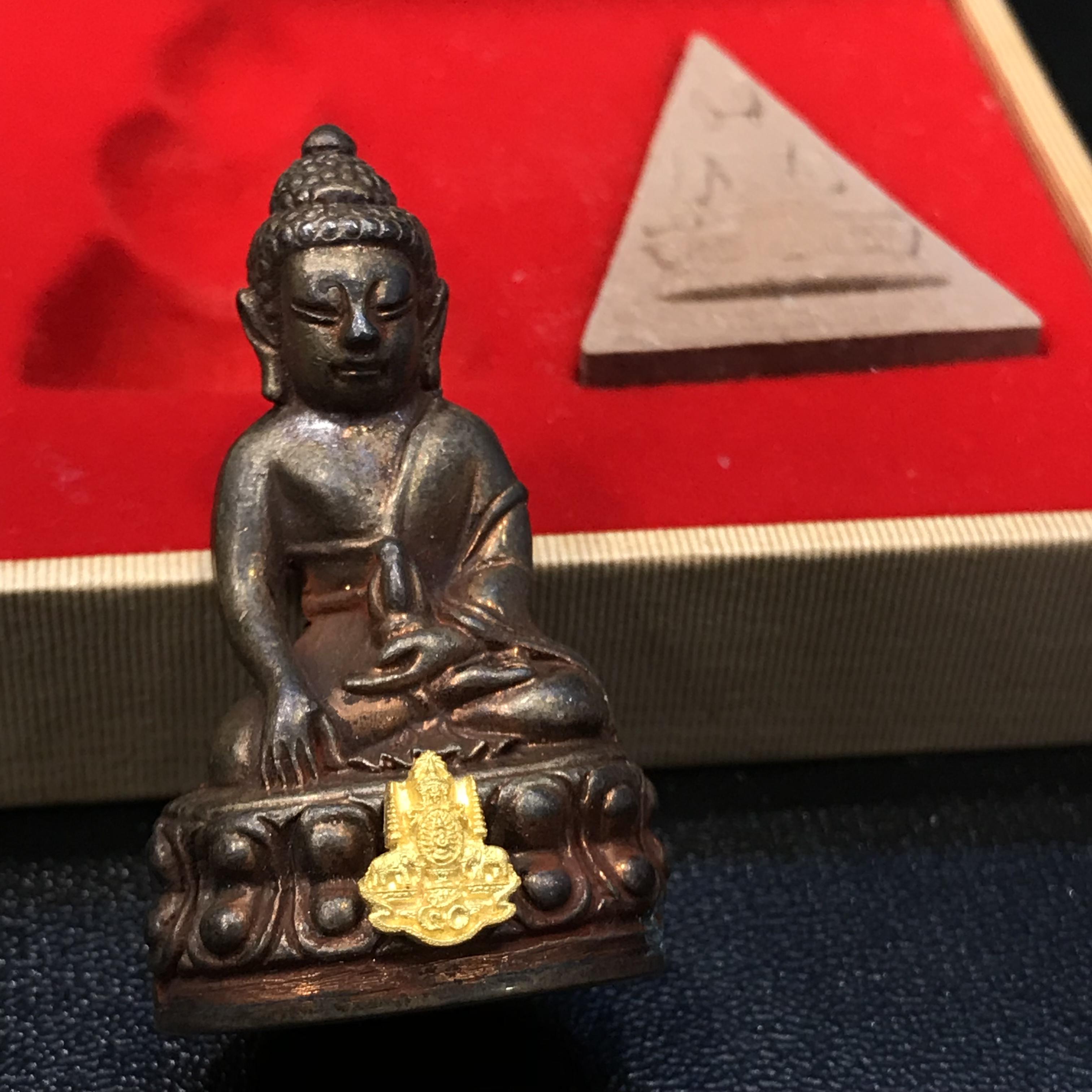 พระกริ่งเจริญโภคทรัพย์ พระพิมพ์จิตรลดา ที่ระลึกโครงการหลวง ปี2539(ชุดกรรมการหายาก)(1ใน1999ชุด)