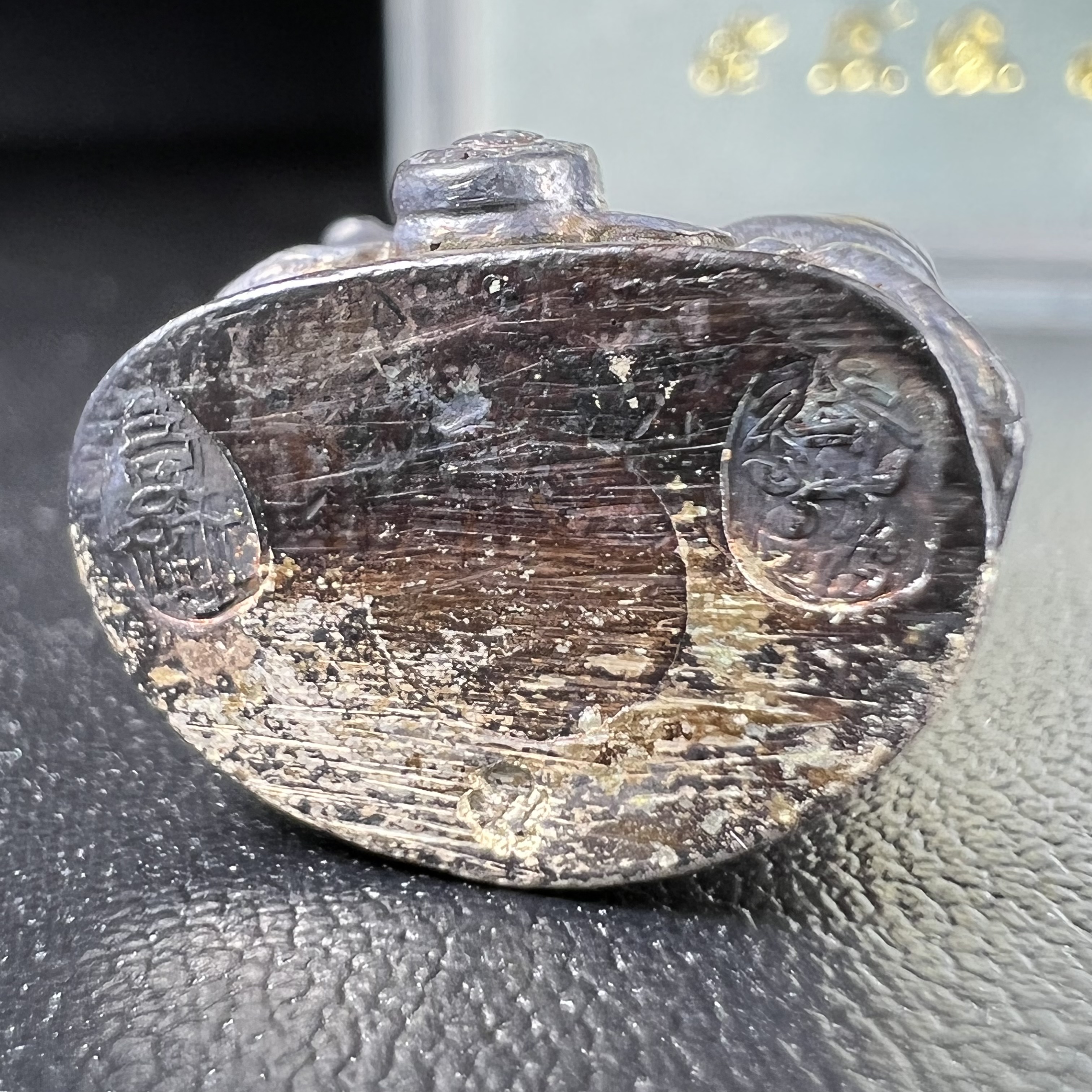 พระกริ่งไพรีพินาศ รุ่น ภปร. ราชวิทยาลัย ปี2535 เนื้อเงิน(สภาพผิวเดิมแบบนิยม เข้มขลังทรงอนุภาพ)(ตอกโค้ดพระนามย่อ ญสส ใต้เศวตรฉัตร และ พระปรมาภิไธยย่อ ภปร.)(1ใน2535องค์)