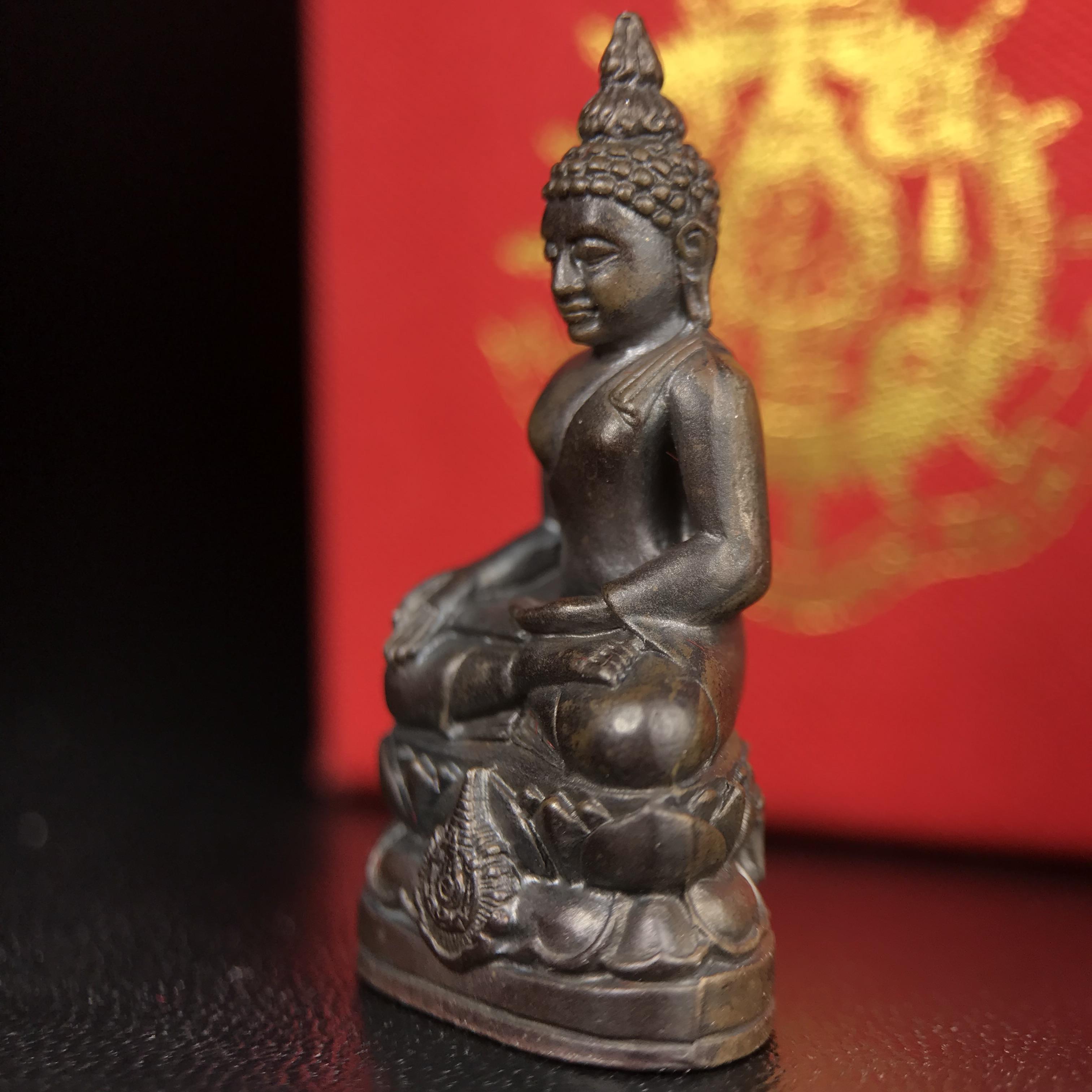 พระกริ่งไพรีพินาศ บรรจุเหล็กไหล ครั้งแรกและครั้งเดียวในประวัติศาสตร์ เฉลิมพระเกียรติ พระบาทสมเด็จพระเจ้าอยู่หัวรัชกาลที่9 พระชนมพรรษา 6 รอบ ปี2542 เนื้อนวโลหะผสมทองคำ(บรรจุเหล็กไหล)ดีนอก-ดีใน พิธีใหญ่ มวลสารเด่น (หายาก)