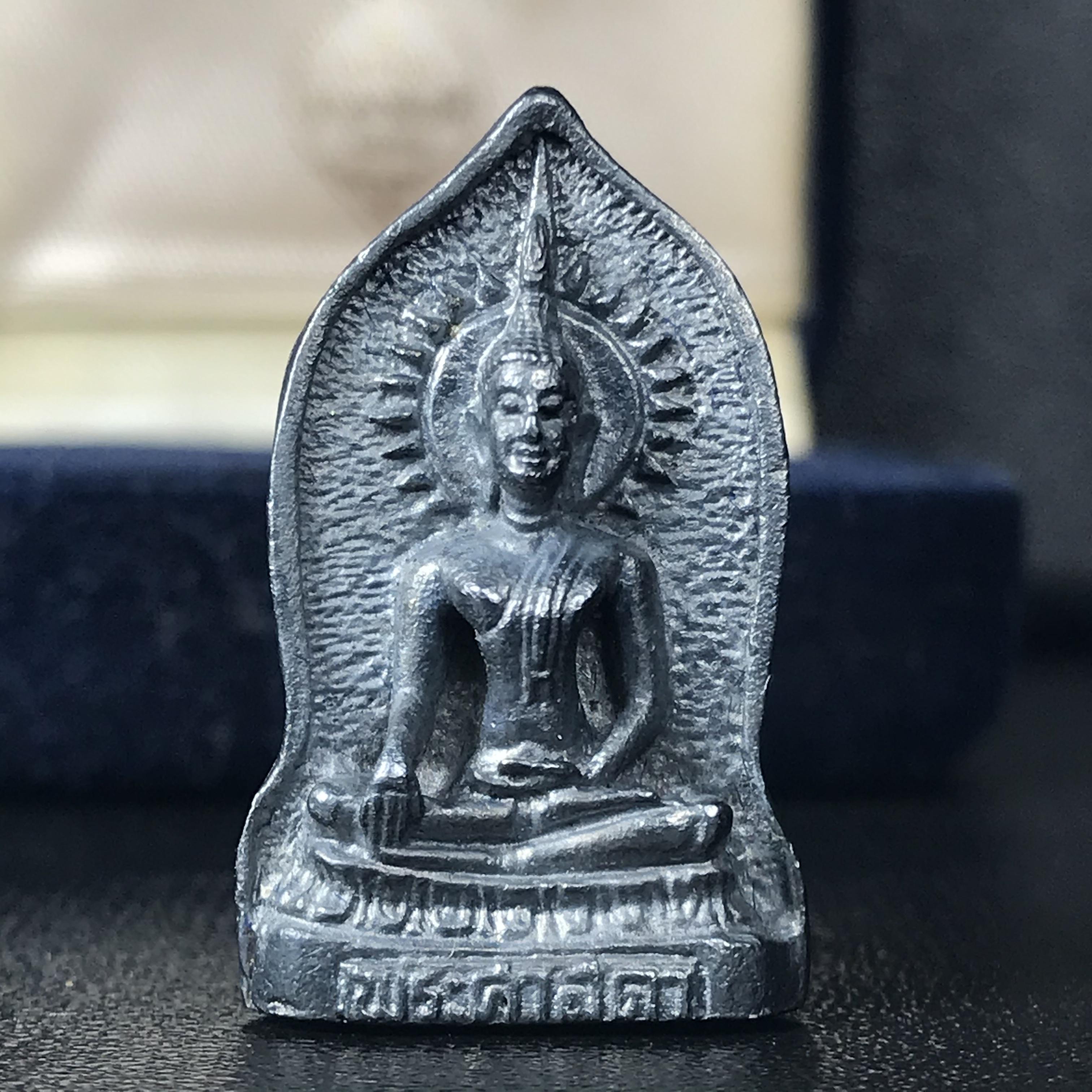 พระศาสดาใบเสมา ภปร. วัดบวรนิเวศวิหาร ปี2532 จัดสร้างในโอกาส 2 ทศวรรษรามาธิบดี เพื่อศูนย์การแพทย์สิริกิติ์ เนื้อเงิน(ผิวเดิมกลับดำสวยงาม)พร้อมกล่องบรรจุเดิม