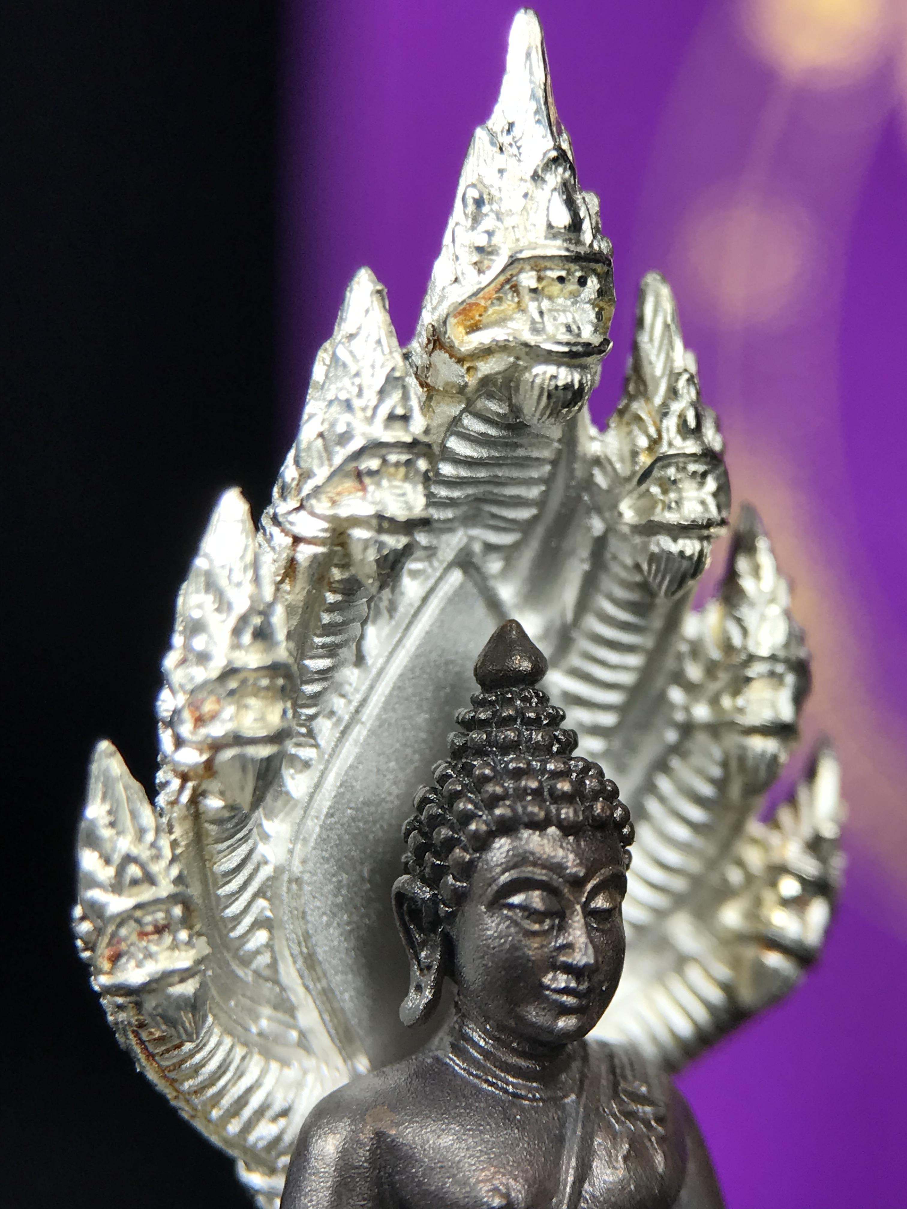 พระนาคปรก สธ. รุ่นสร้างพระอุโบสถเฉลิมพระเกียรติ 4 รอบ 84 พรรษา สมเด็จพระเทพรัตนราชสุดาฯ วัดบวรนิเวศวิหาร ปี 2543 พิมพ์ใหญ่ องค์พระเนื้อนวโลหะ ฐานนาคปรกเนื้อเงิน(สภาพ สวย )พิธีใหญ่ พุทธศิลป์งดงาม หายาก(องค์หมายเลขสวย ๒๖๗) (1 ใน 1999 องค์)