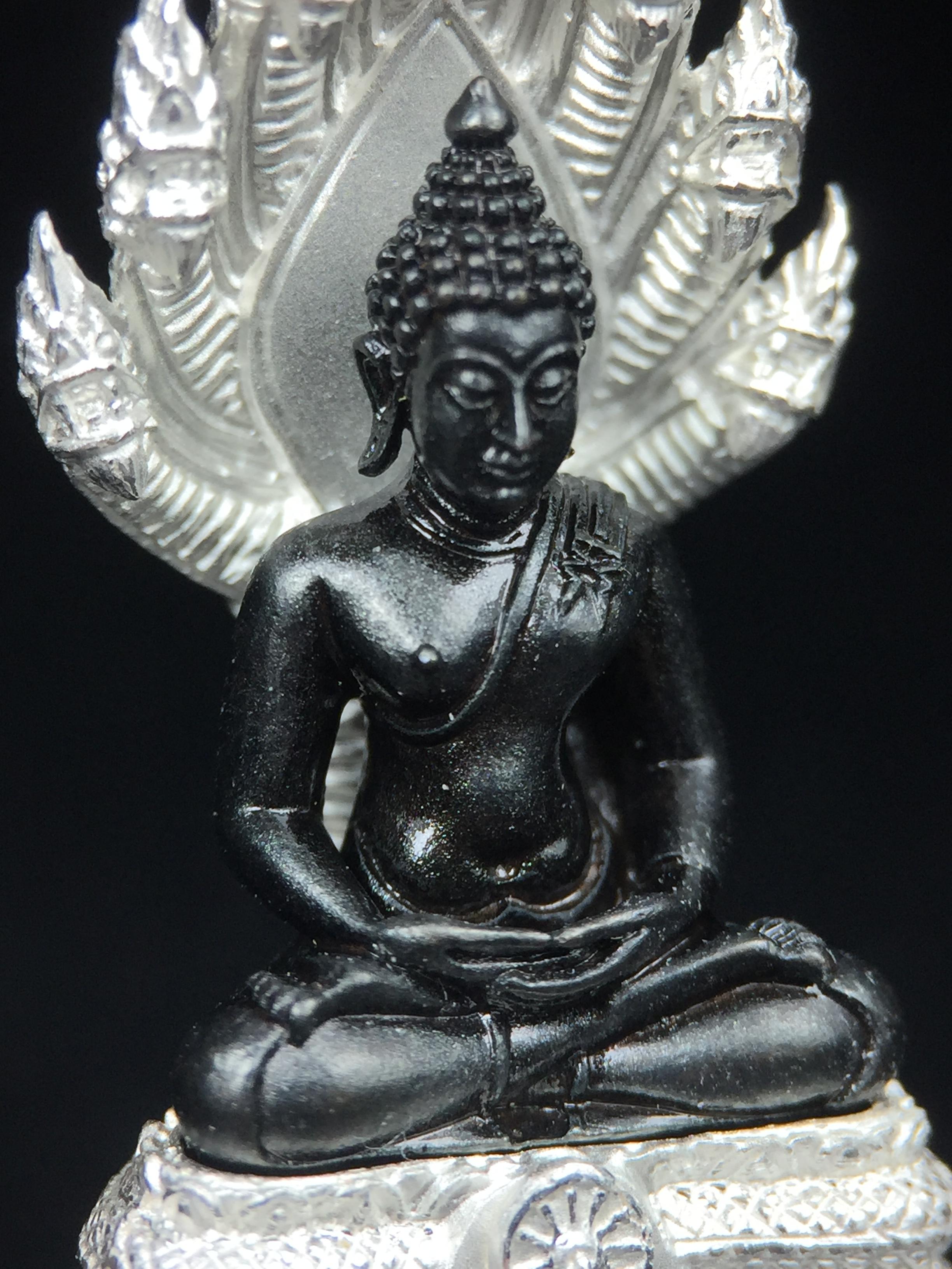 พระนาคปรก สธ. รุ่นสร้างพระอุโบสถเฉลิมพระเกียรติ 4 รอบ 84 พรรษา สมเด็จพระเทพรัตนราชสุดาฯ วัดบวรนิเวศวิหาร ปี 2543 พิมพ์ใหญ่ องค์พระเนื้อนวโลหะ ฐานนาคปรกเนื้อเงิน(สภาพ สวย )พิธีใหญ่ พุทธศิลป์งดงาม หายาก (1 ใน 1999 องค์)