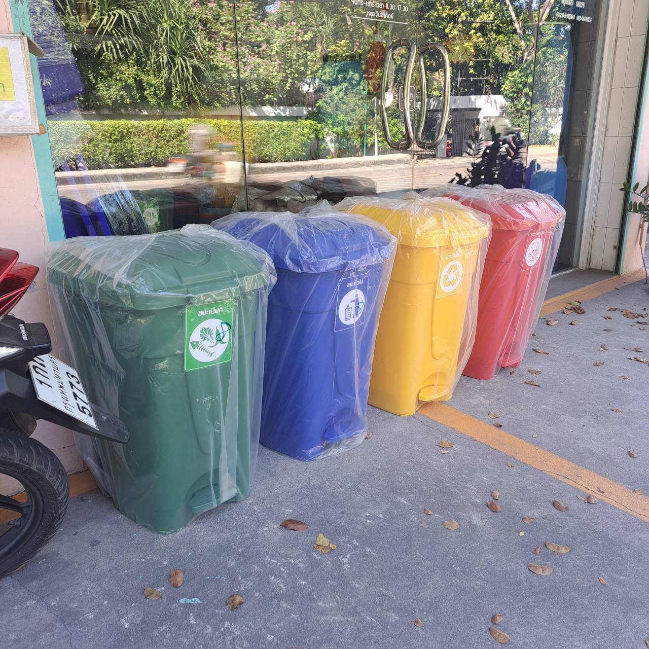 ถังขยะเหยียบมีล้อ 85 ลิตร