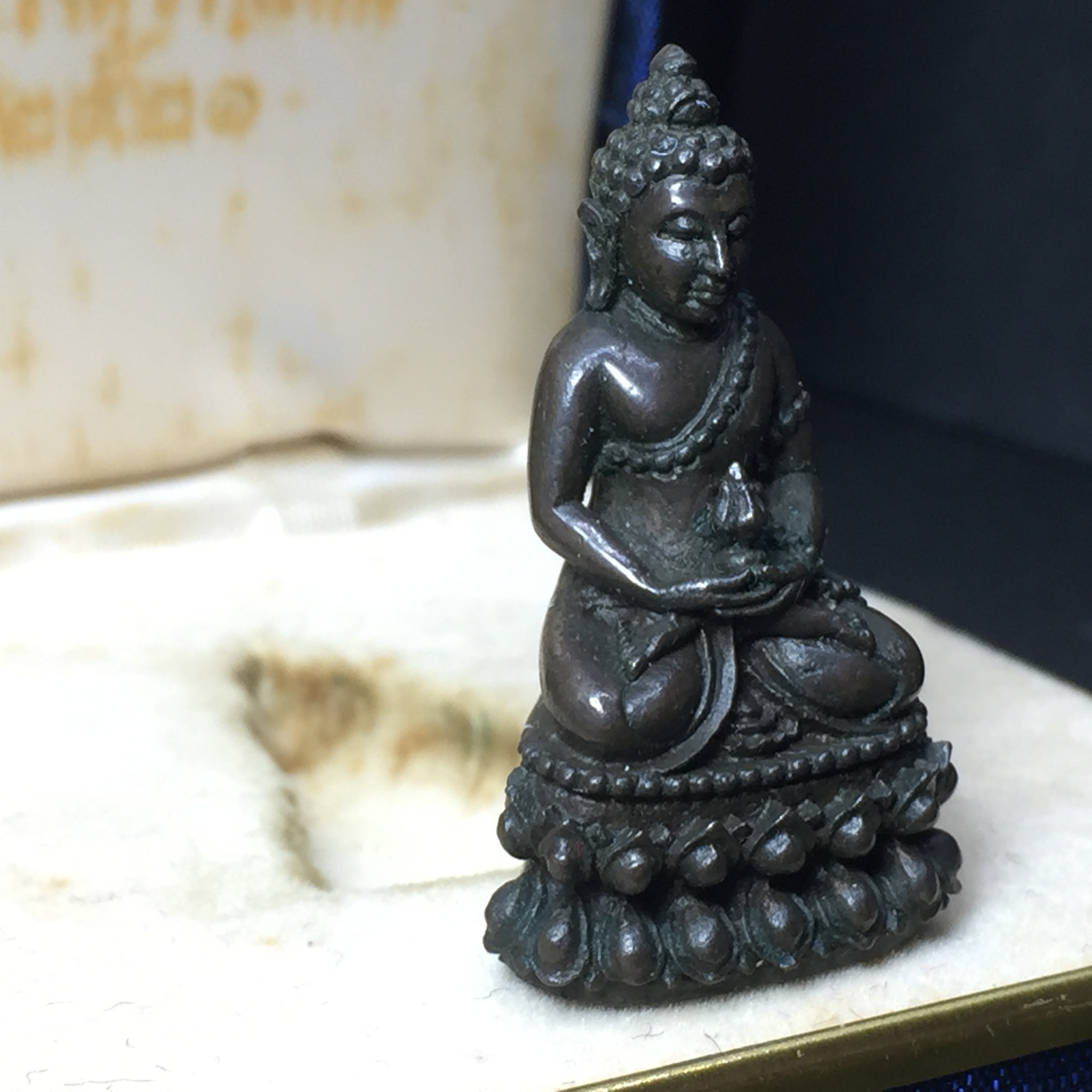 พระกริ่งสุวัฑฒโน รุ่นแรก ของสมเด็จพระญาณสังวร สมเด็จพระสังฆราช วัดบวรนิเศวิหาร เนื้อนวโลหะ พ.ศ. 2521(หายาก1ใน1000องค์)