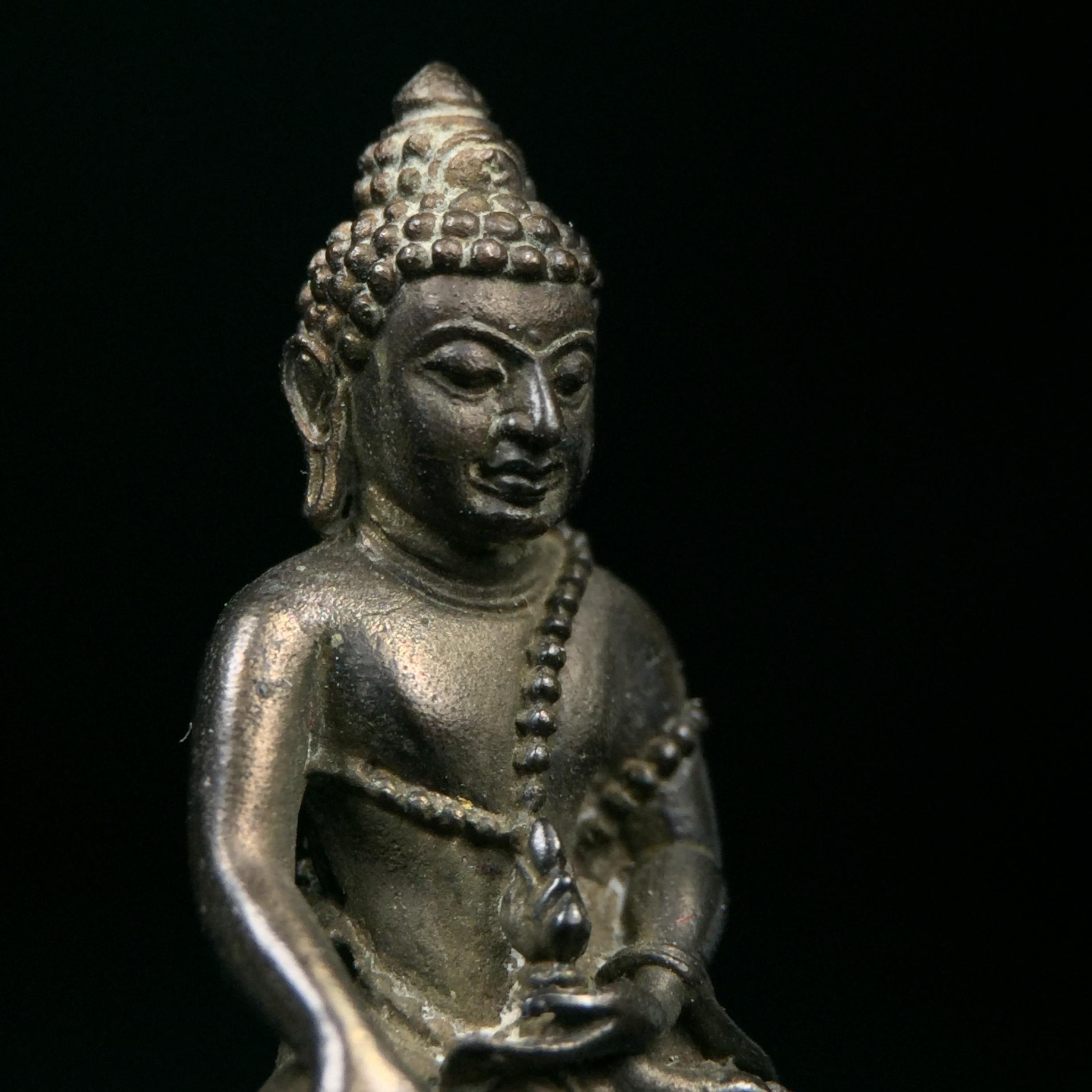 พระกริ่งศิรากาศ ภปร.(พระกริ่งคุ้มเกล้า)วัตถุมงคล"คุ้มเกล้าฯ" มูลนิธิ “คุ้มเกล้า” ในพระบรมราชูปถัมภ์ จัดสร้าง โรงพยาบาลภูมิพล เนื้อนวโลหะ(พิมพ์หน้าไทย)(ในหลวงรัชกาลที่9เสด็จเททอง)(พิธีใหญ่)(นิยม)