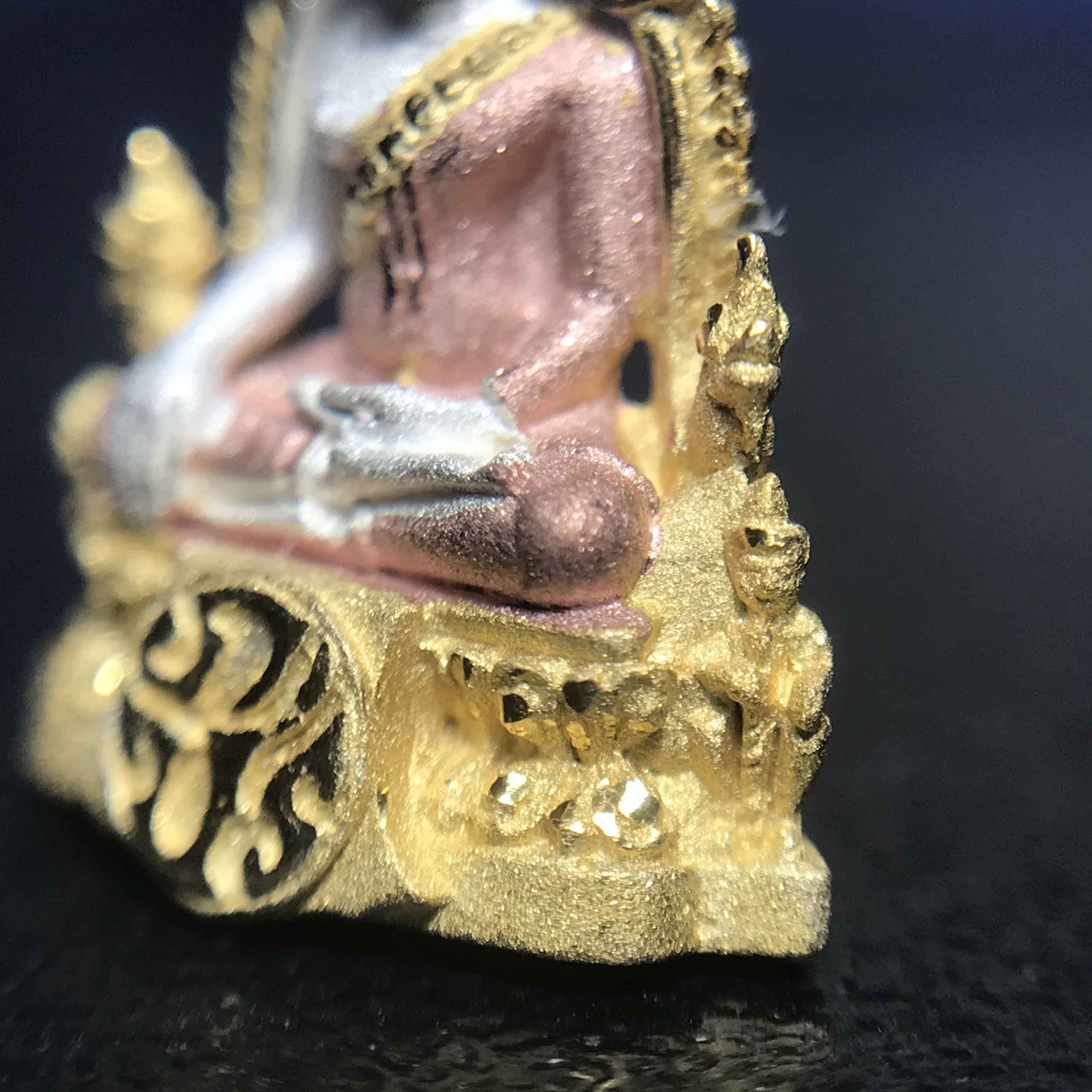 พระพุทธชินราช ภปร. โครงการ เพราะแผ่นดินนี้คือแผ่นดินเกิด เนื้อเงินชุบสามกษัตริย์ ปี2551 ขนาดหน้าตัก1/4นิ้ว (สวยงามหายาก)