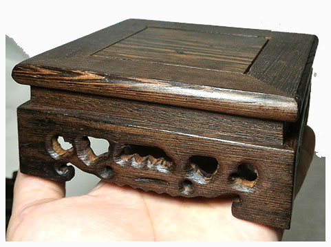 ฐานหรือกี๋ไม้ สี่เหลี่ยมเล็ก หน้าท๊อป 10cm อันละ