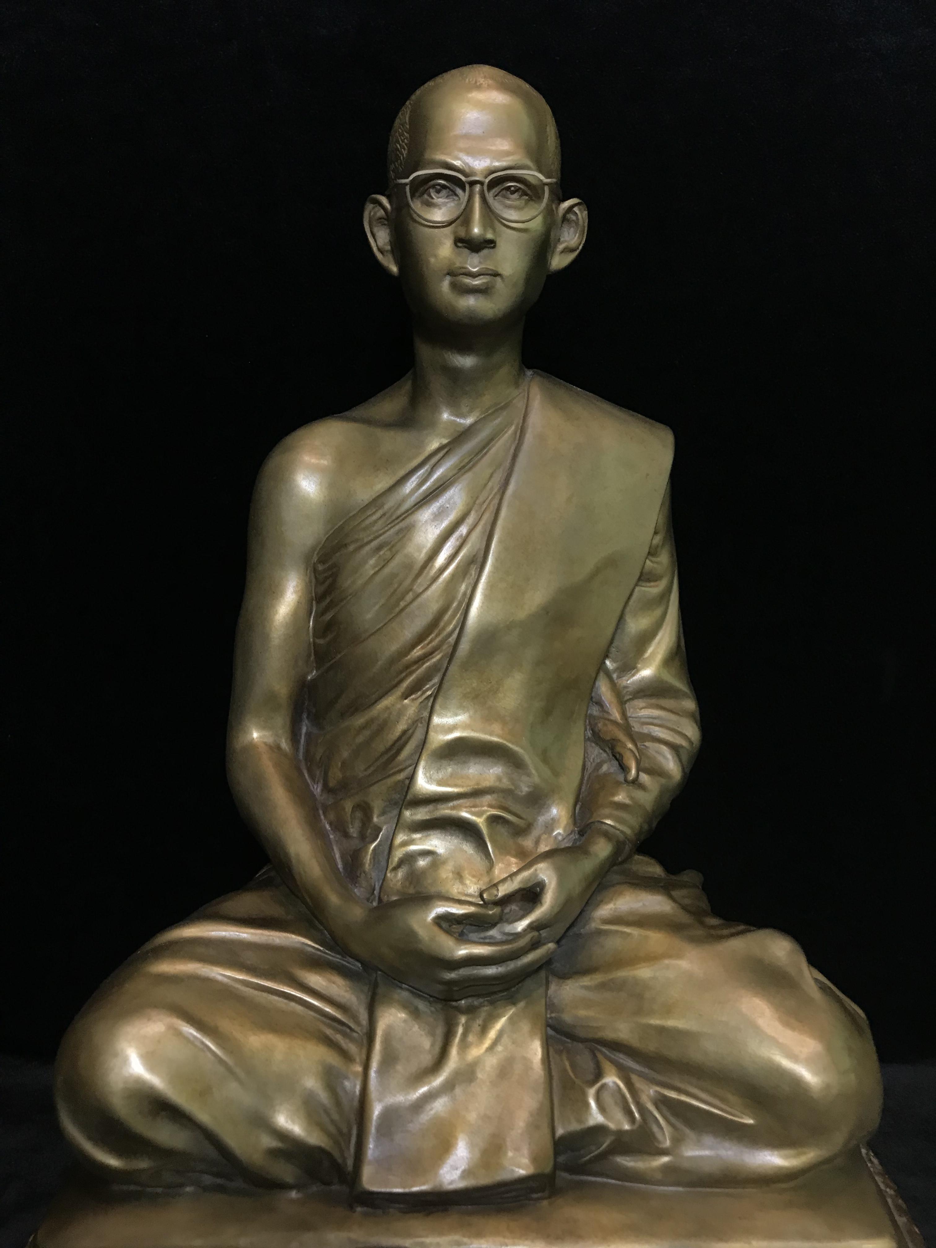 พระบรมรูปพระบาทสมเด็จพระเจ้าอยู่หัวรัชกาลที่9 ทรงผนวช(หน้าตัก9นิ้ว) เนื่องในโอกาสมหามงคลเฉลิมพระชนมพรรษา 7 รอบ 84 พรรษา 5 ธันวาคม 2554