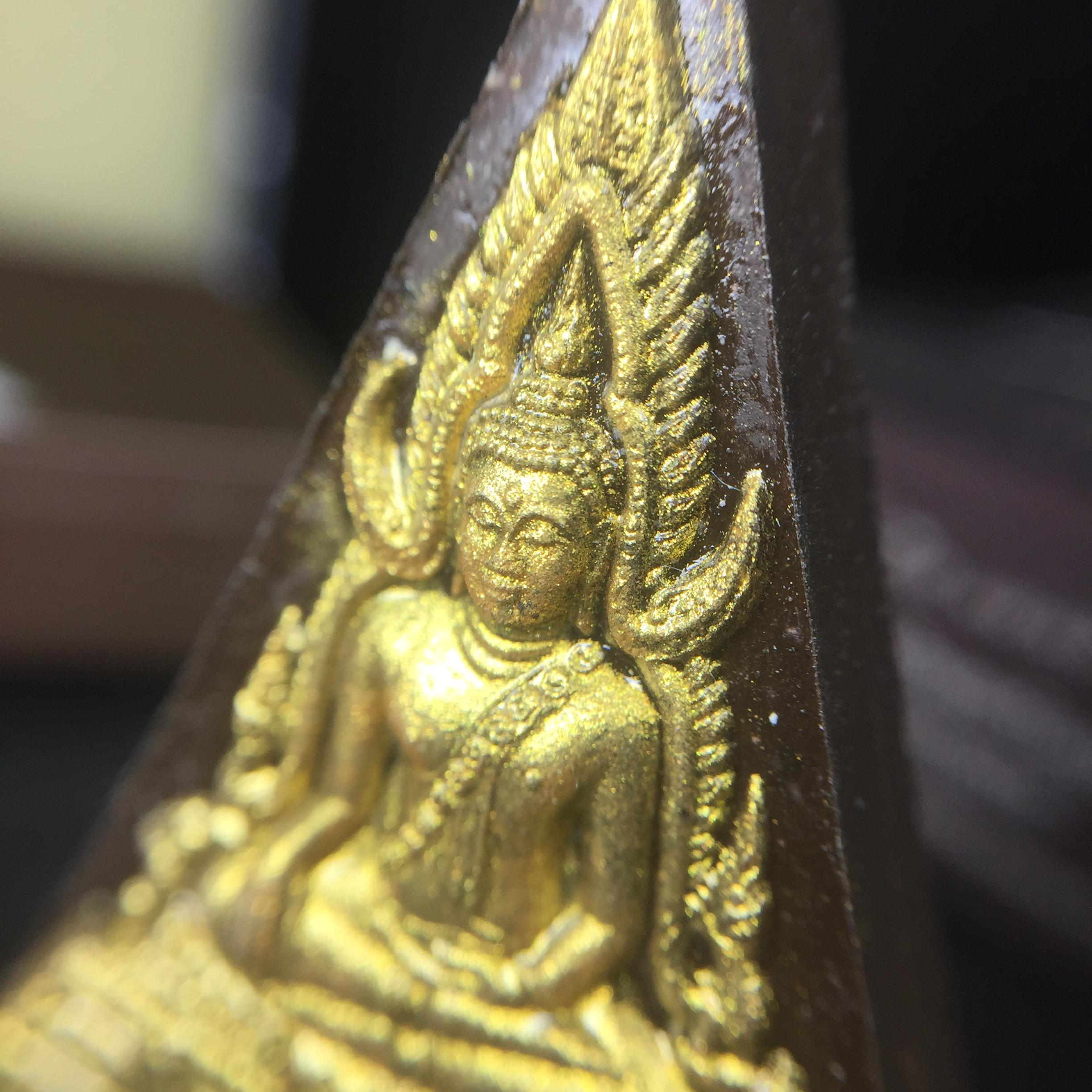 พระพุทธชินราช ภปร. โครงการ "เพราะแผ่นดินนี้ คือ แผ่นดินเกิด" ปี2548(รุ่นแรก) พระผงหลัง ภ.ป.ร. ทองแดง (พระราชทานเส้นพระเจ้า (เส้นผม)และมวลสารจิตรลดา)