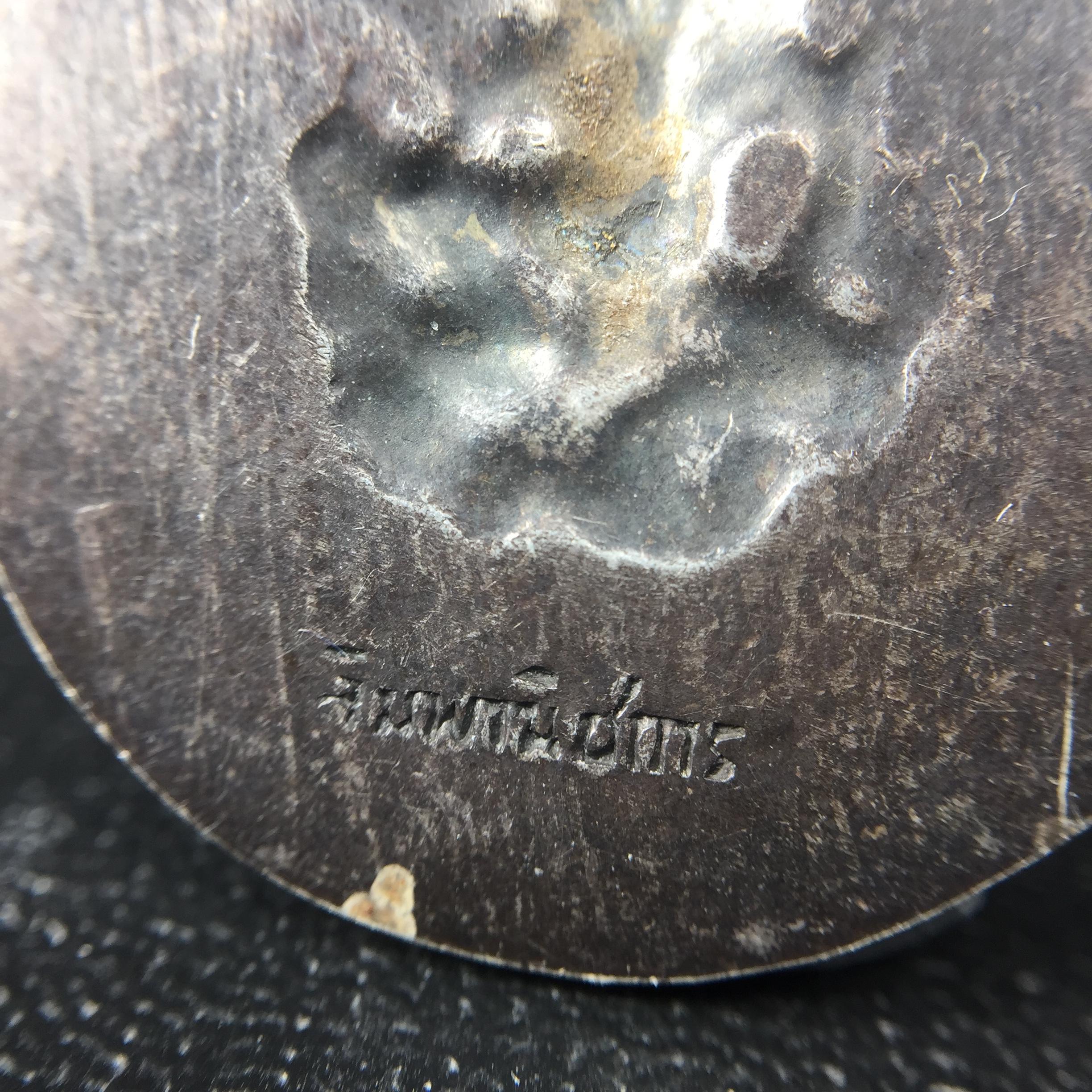 เหรียญพระพิฆเนศวร ปี 2513 จัดสร้างโดย "ท่านอาจารย์ ฉลาด เค้ามูลคดี" เนื้อเงินลงยา(สภาพสวยเดิม ผิวเงินเดิม ผิวลงยาติดเต็มไม่มีกระเทาะ)พิธีใหญ่เป็นเหรียญที่อยู่ในความนิยมสะสมของกลุ่มดารา ศิลปิน หายาก