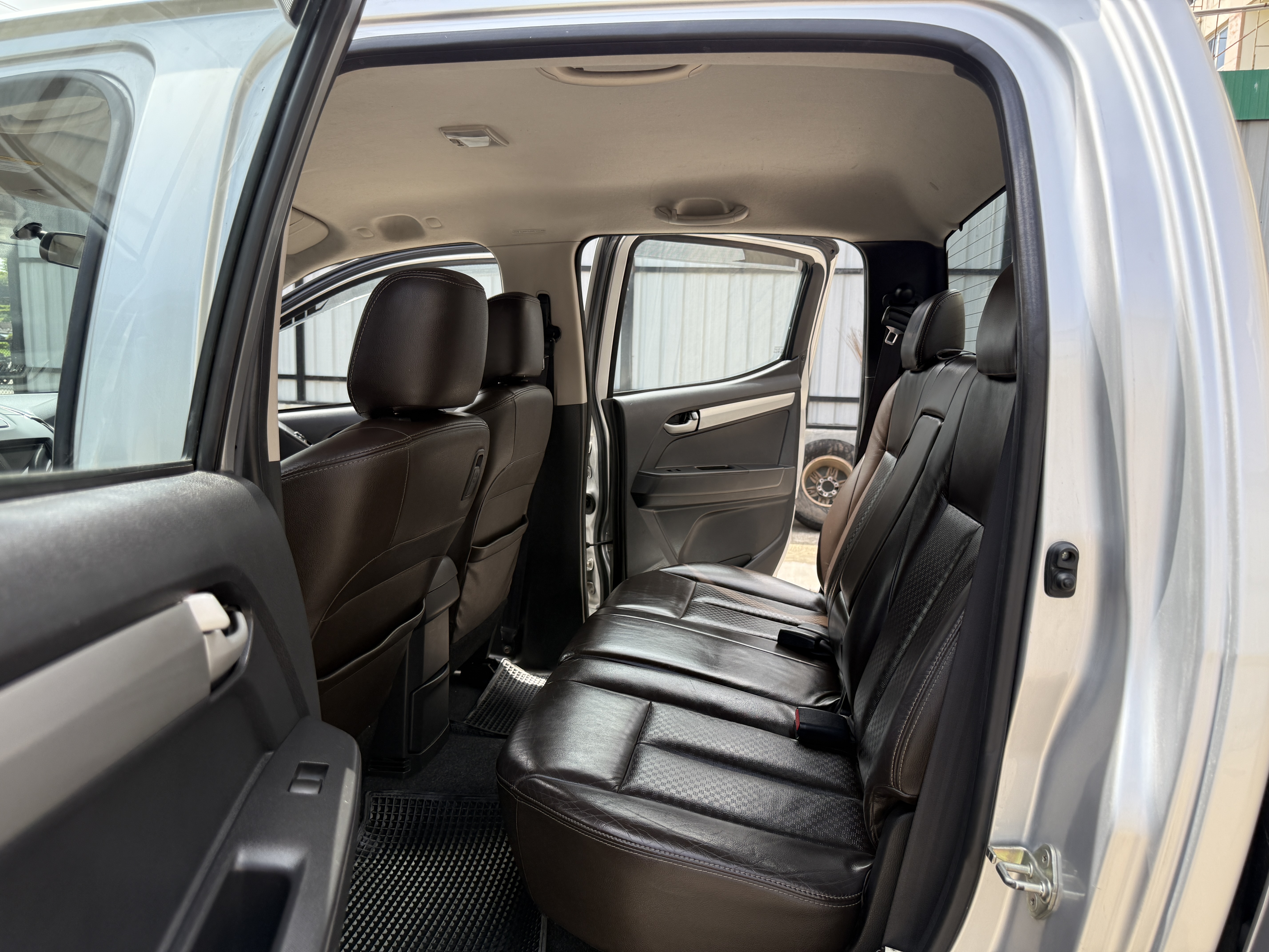 Isuzu Dmax All New 4ประตู Hilander 3.0 Vgs Z Prestige Navi At 2012 เงิน