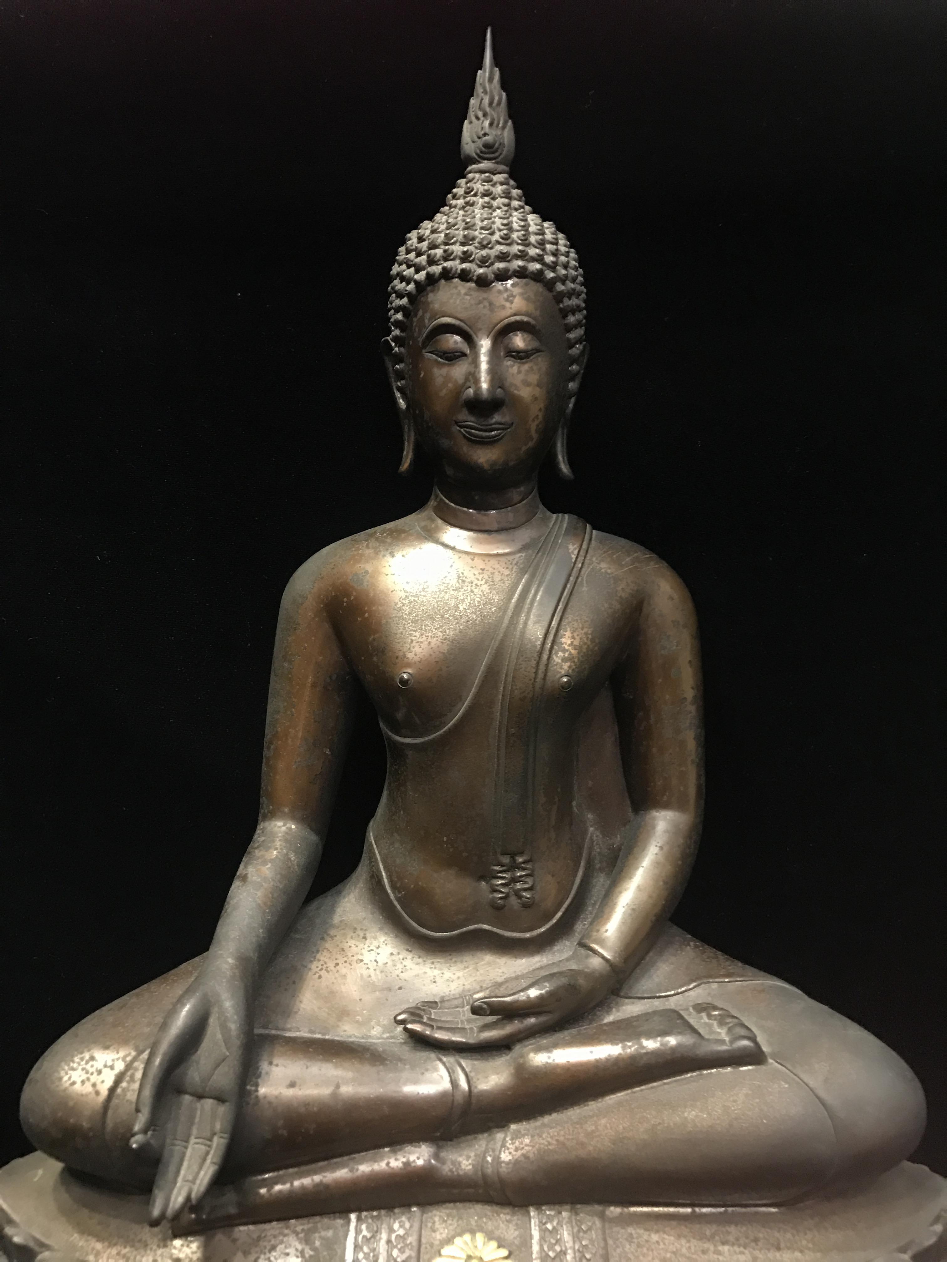 พระบูชา ภปร ในวาระโอกาสเฉลิมพระเกียรติ พระบาทสมเด็จพระเจ้าอยู่หัว ทรงครองราชย์ครบ 50 ปี (กาญจนาภิเษก) พ.ศ.2539 ออกโดย มหาวิทยาลัยนเรศวร หน้าตัก9นิ้ว