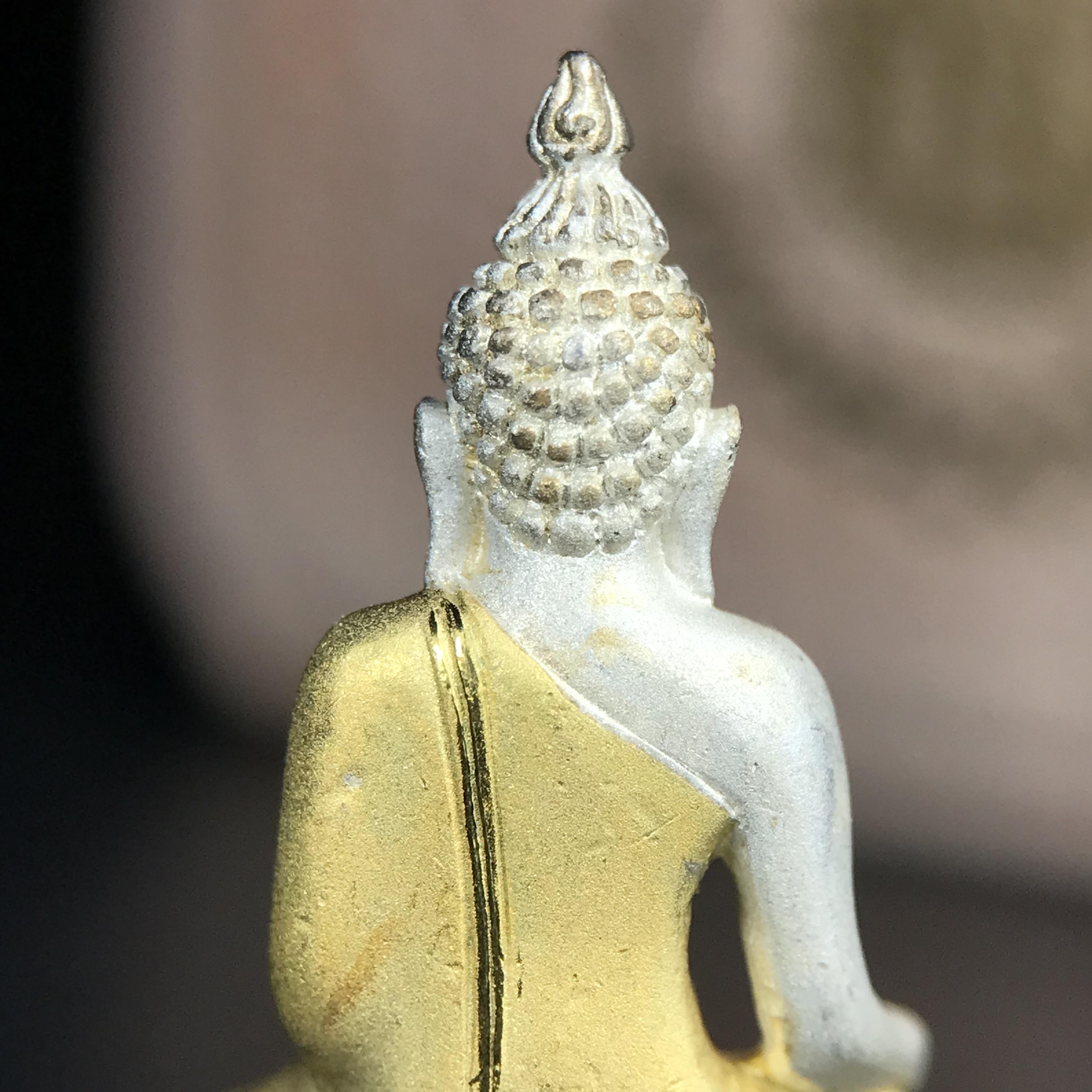 พระกริ่งไพรีพินาศ ตรากาญจนาภิเษกครองสิริราชสมบัติครบ 50 ปี รัชกาลที่9 ปี2540 เนื้อเงินสามกษัตริย์(ผิวเดิมสวย ครบ สมบูรณ์)พร้อมกล่องบรรจุเดิมครบ ชุดพระราชทาน(หายาก)(เข้มขลังทรงอานุภาพยิ่งใหญ่กำราบศัตรูพ่ายสิ้น พระไพรีพินาศ)(หายากพบเจอได้น้อยมาก)1ใน 539องค์