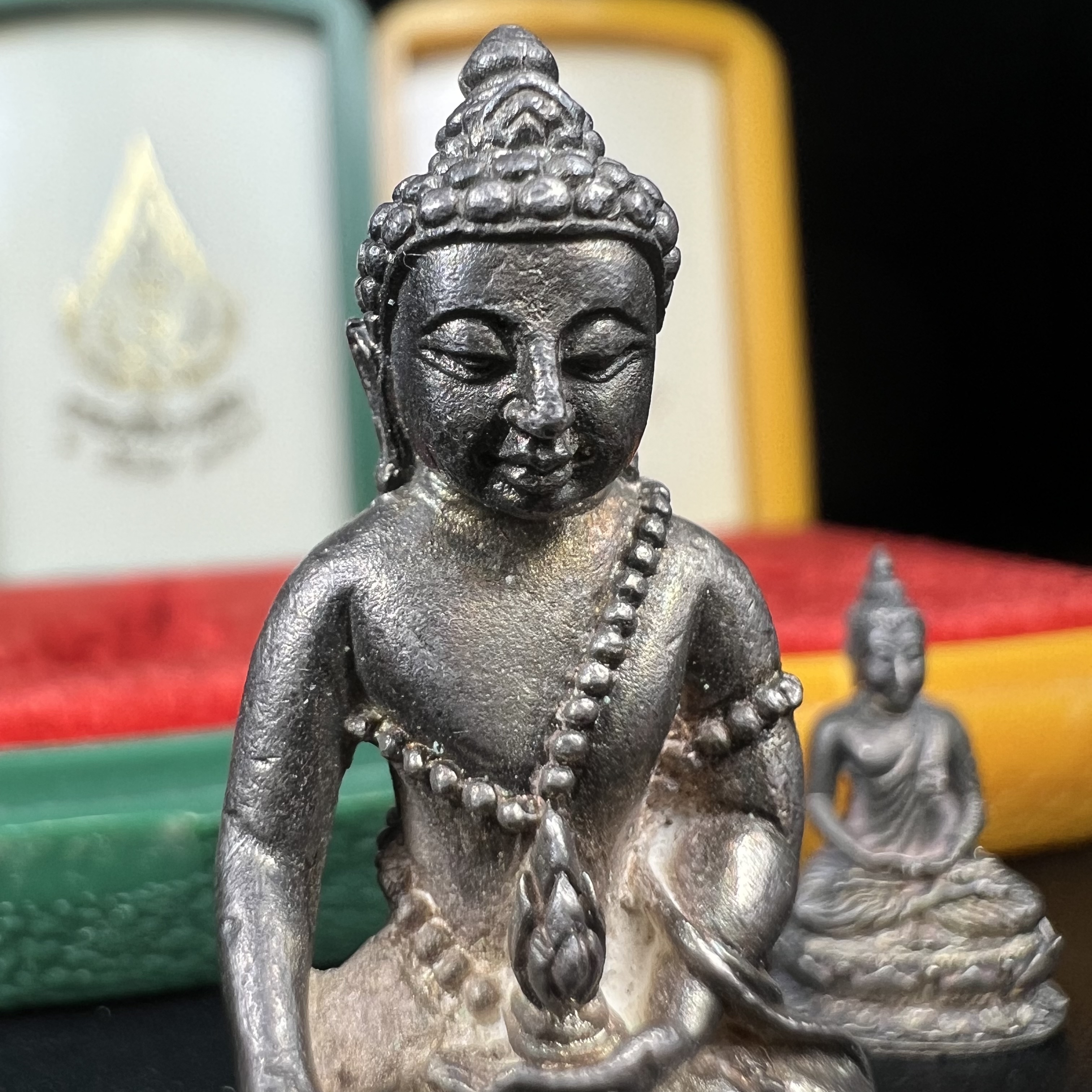 พระกริ่ง-พระชัยวัฒยน์วาสนาสมเด็จพระสังฆราช(วาสน์)วัดราชบพิธฯปี2531 เนื้อเงิน สร้างเป็นที่ระลึกในคราวที่สมเด็จพระอริยวงศาคตญาณ สมเด็จพระสังฆราช(วาสน์ วาสโน)มีพระชนมายุครบ90พรรษา(ในหลวง ร.9 เสด็จในพิธี)งานแกะแม่พิมพ์โดย นายช่างเกษม มงคลเจริญ)หายาก