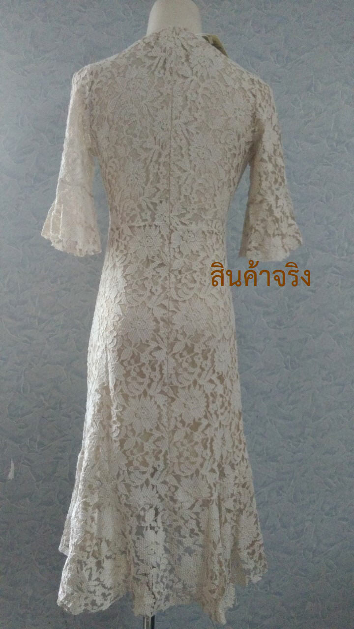 ชุดเดรสสั้นผ้าลูกไม้สีครีมแขนยาวข้อศอกระบายสวยๆ