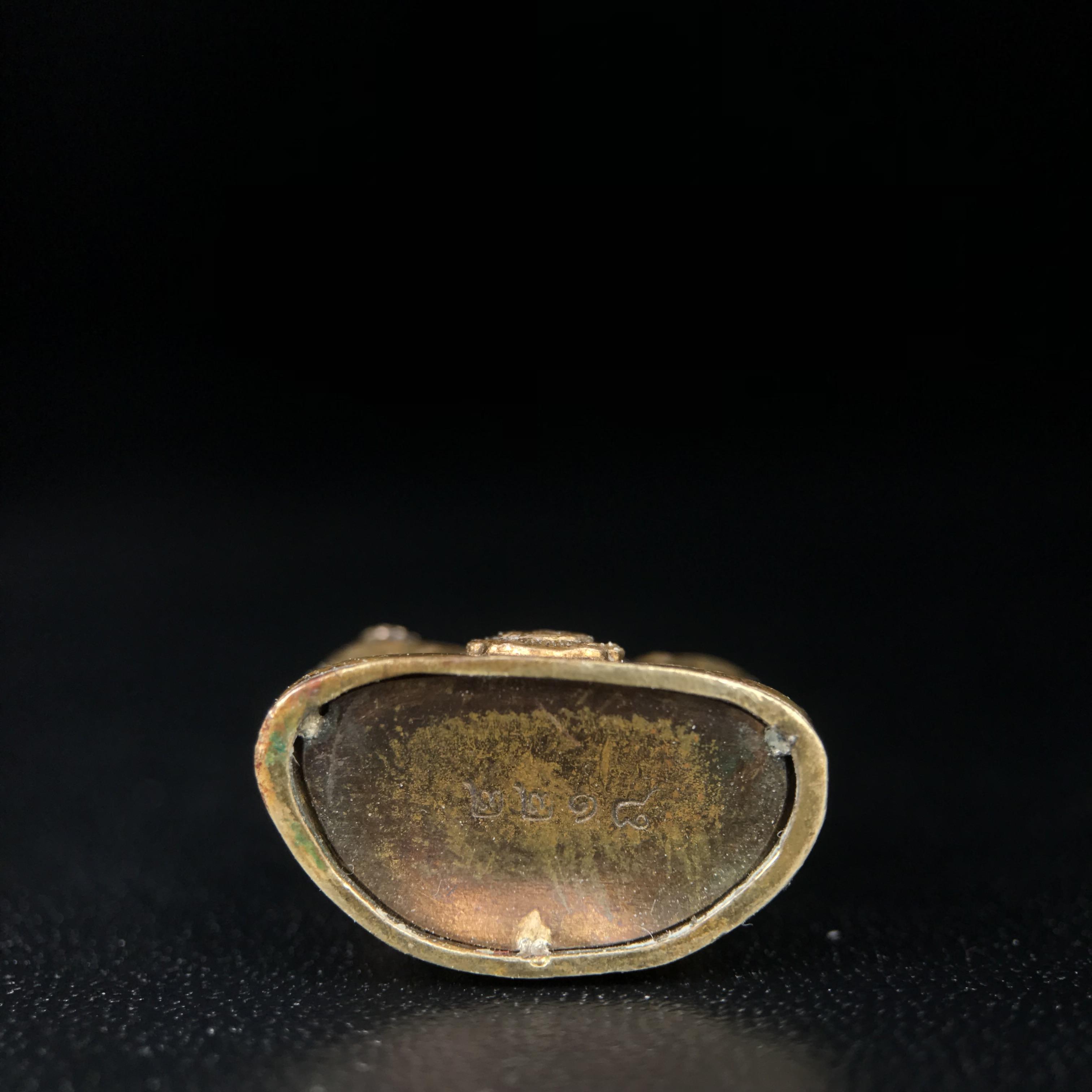 พระกริ่งไพรีพินาศ บรรจุเหล็กไหล ครั้งแรกและครั้งเดียวในประวัติศาสตร์ เฉลิมพระเกียรติ พระบาทสมเด็จพระเจ้าอยู่หัวรัชกาลที่9 พระชนมพรรษา 6 รอบ ปี2542 เนื้อสัมฤทธิ์(บรรจุเหล็กไหล)ดีนอก-ดีใน พิธีใหญ่ มวลสารเด่น(พิเศษกรรมการ ตอก 2 โค๊ต หมายเลข ๒๒๑๘)หายาก