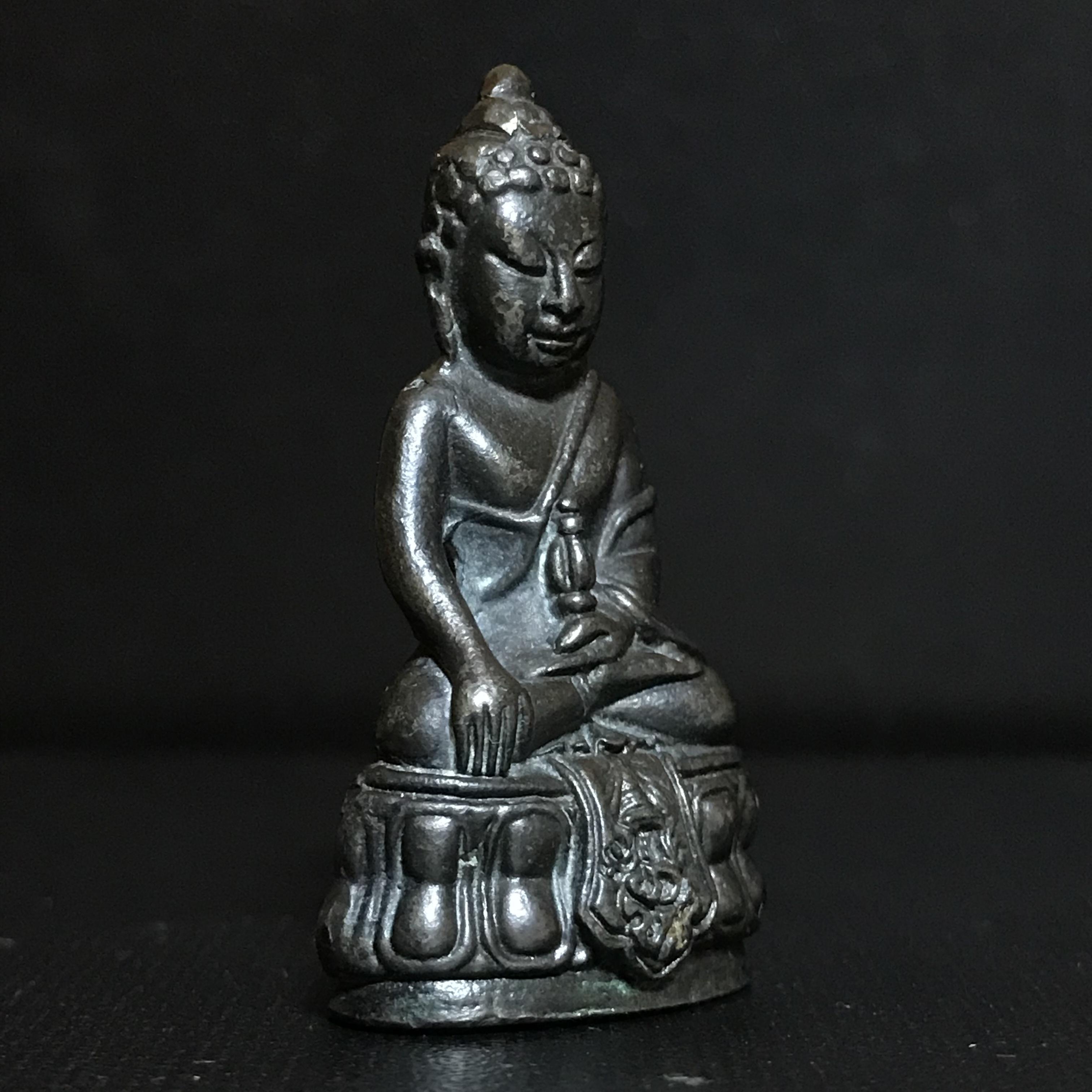 พระกริ่ง ภปร รุ่นสร้างหอพระมหาวิทยาลัยธรรมศาสตร์ ปี2542 เนื้อนวโลหะ มหาพิธี 3วาระอันยิ่งใหญ่(1ใน5000องค์)