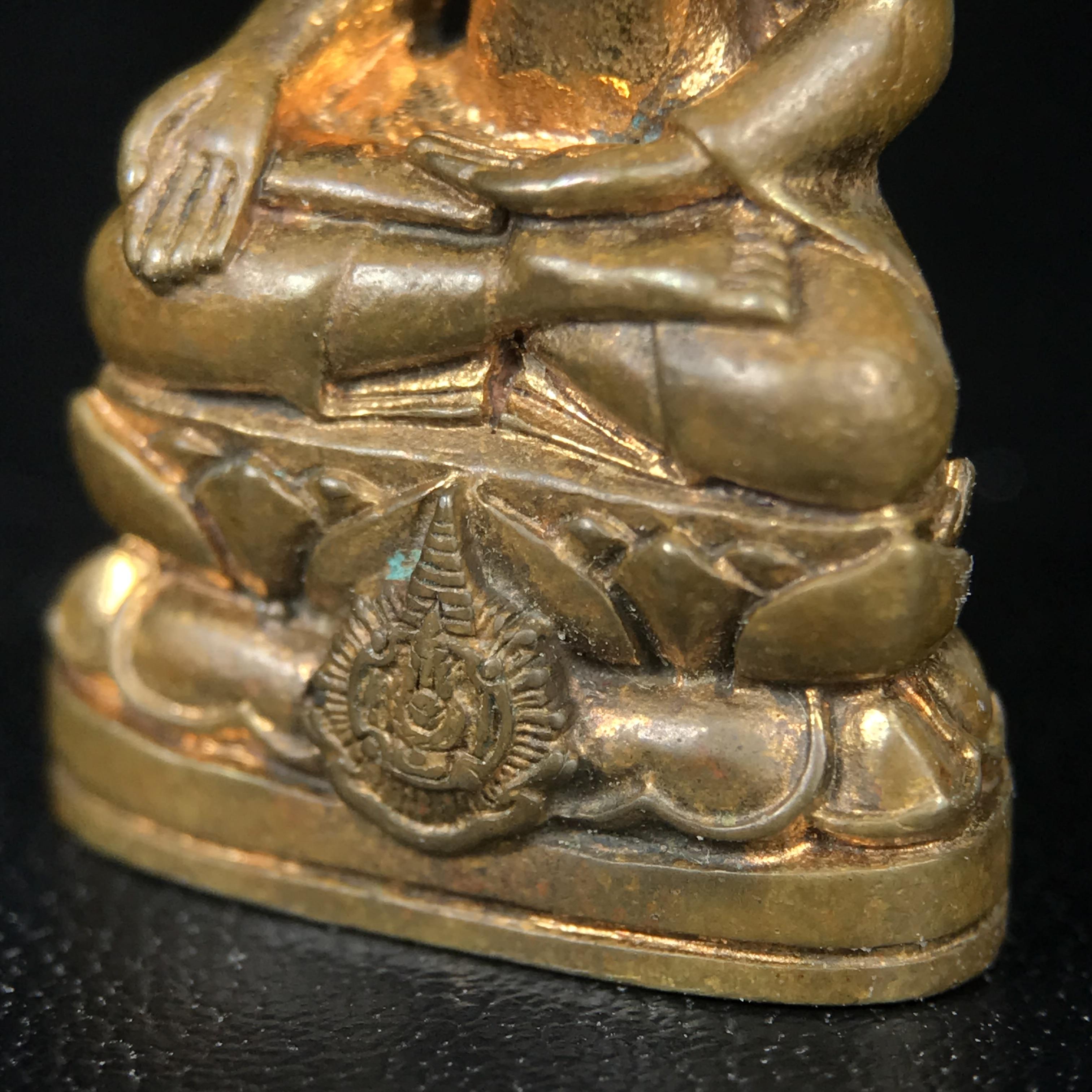 พระกริ่งไพรีพินาศ บรรจุเหล็กไหล ครั้งแรกและครั้งเดียวในประวัติศาสตร์ เฉลิมพระเกียรติ พระบาทสมเด็จพระเจ้าอยู่หัวรัชกาลที่9 พระชนมพรรษา 6 รอบ ปี2542 เนื้อสัมฤทธิ์(บรรจุเหล็กไหล)ดีนอก-ดีใน พิธีใหญ่ มวลสารเด่น (หายาก)