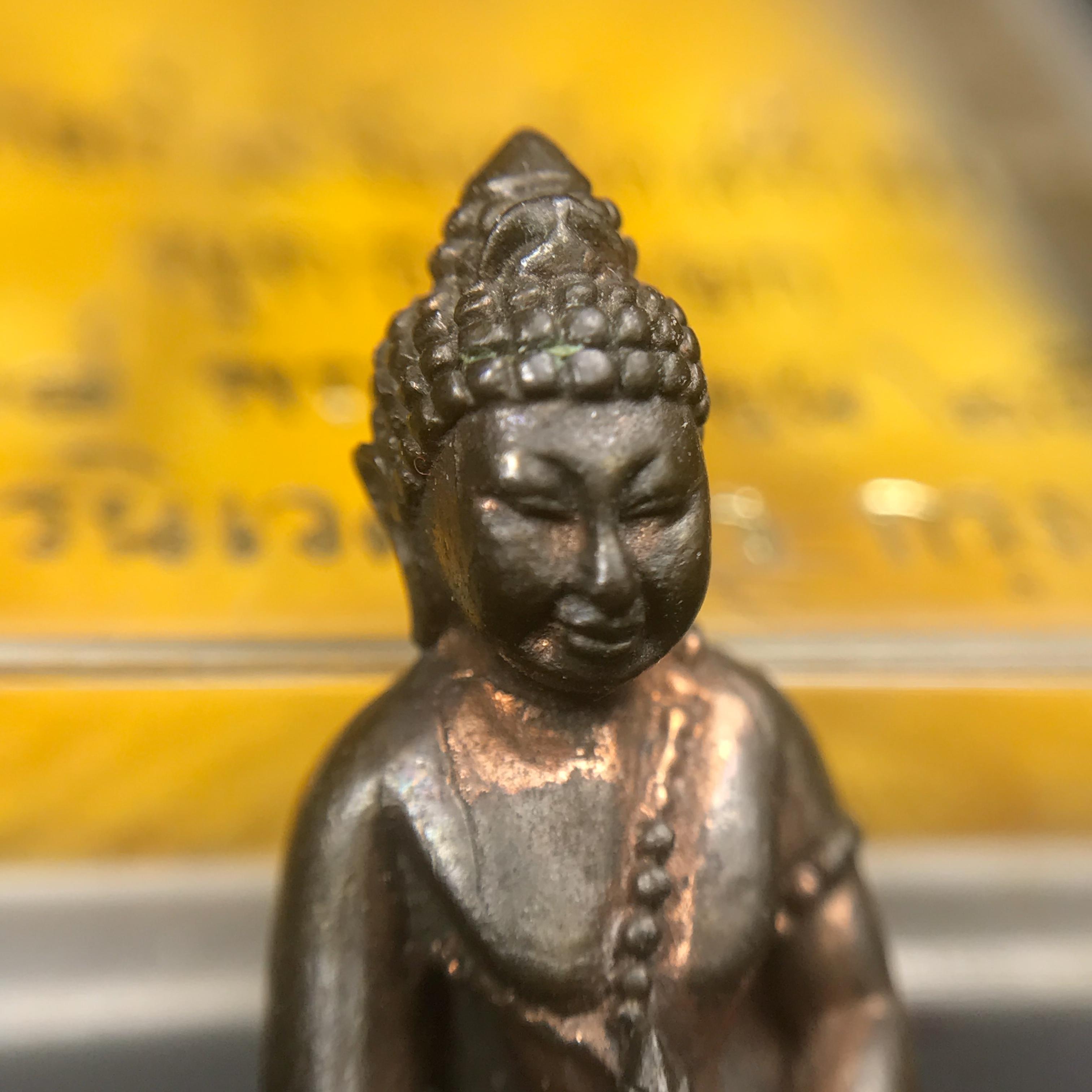 พระกริ่งภูริทัตโต (หลวงปู่มั่น ภูริทัตโต) เนื้อนวโลหะ ปี 2520 สุดยอดพระเกจิสายวิปัสสนากรรมฐานปลุกเสก (สมเด็จพระญาณสังวรเป็นประธานเททอง)(สภาพสวยครบกล่องเดิม)