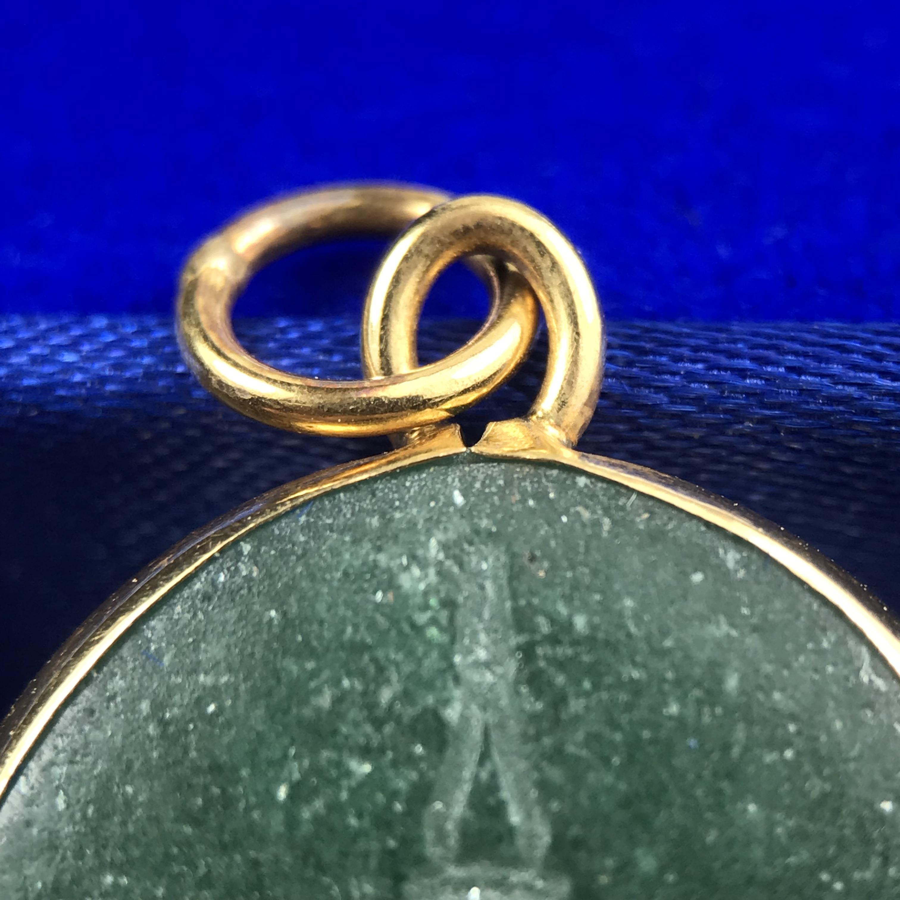 หลวงปู่ทวด วัดพะโคะ จ.สงขลา ปี 2543 เหรียญหยกรูปไข่(เลี่ยมทองคำ) ขนาด 2.2 x 2.5 ซม. ด้านหลังแผ่นโค๊ตทองคำ สร้างโดยสมาคมชาวเพชรบุรี “สมเด็จเจ้าพะโคะหลวงปู่ทวดเหยียบน้ำทะเลจืด” ครั้งแรกแห่งประวัติศาสตร์(สวยงามเป็นของล้ำค่าหายากมาก)สภาพสวยสมบูรณ์