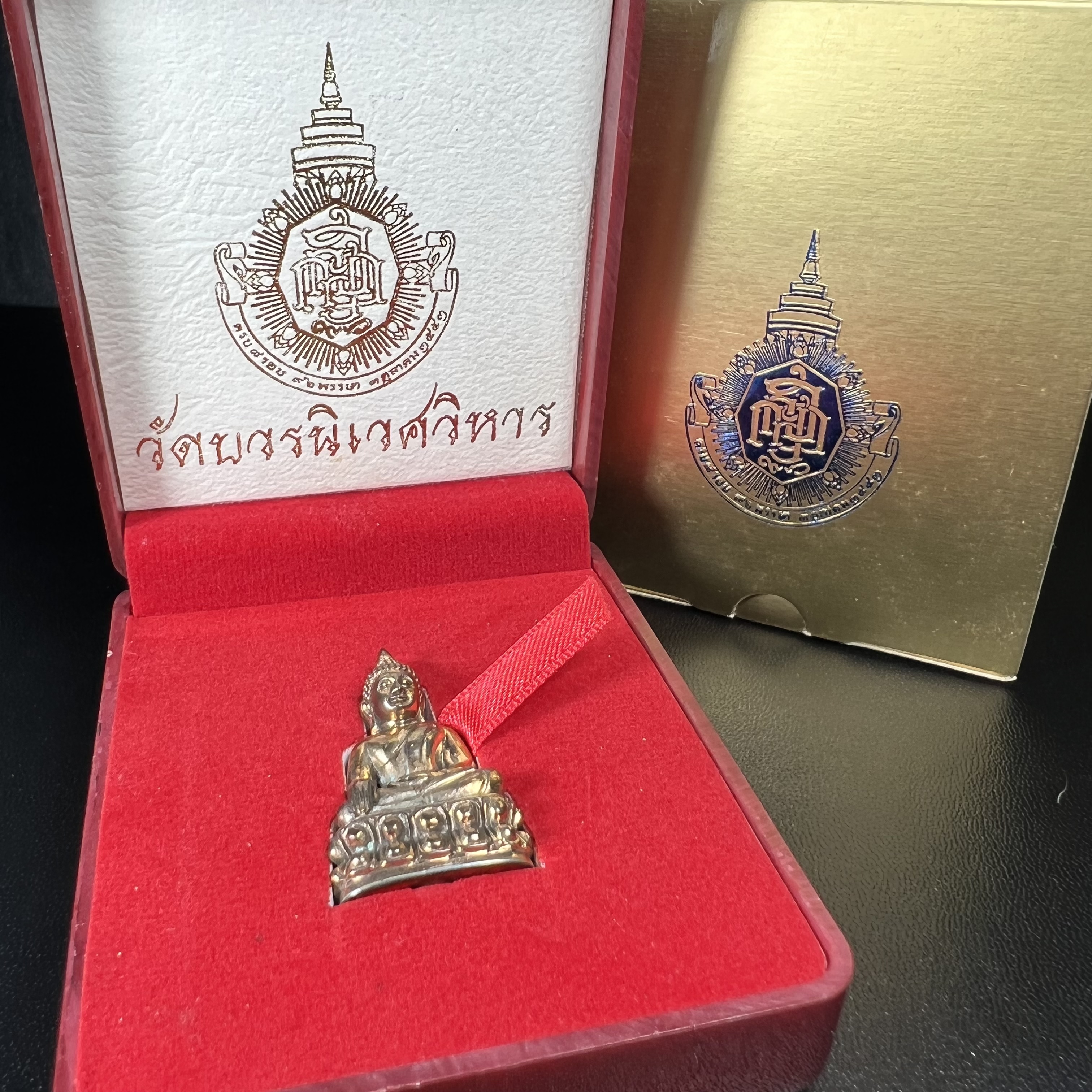 พระกริ่ง 8 รอบ ญสส. 96 พรรษา สมเด็จพระญาณสังวร สมเด็จพระสังฆราช สกลมหาสังฆปรินายก วัดบวรนิเวศวิหาร ปี 2552 เนื้อนวโลหะเต็มสูตรแก่ทองคำ(1 ใน 2999 องค์)