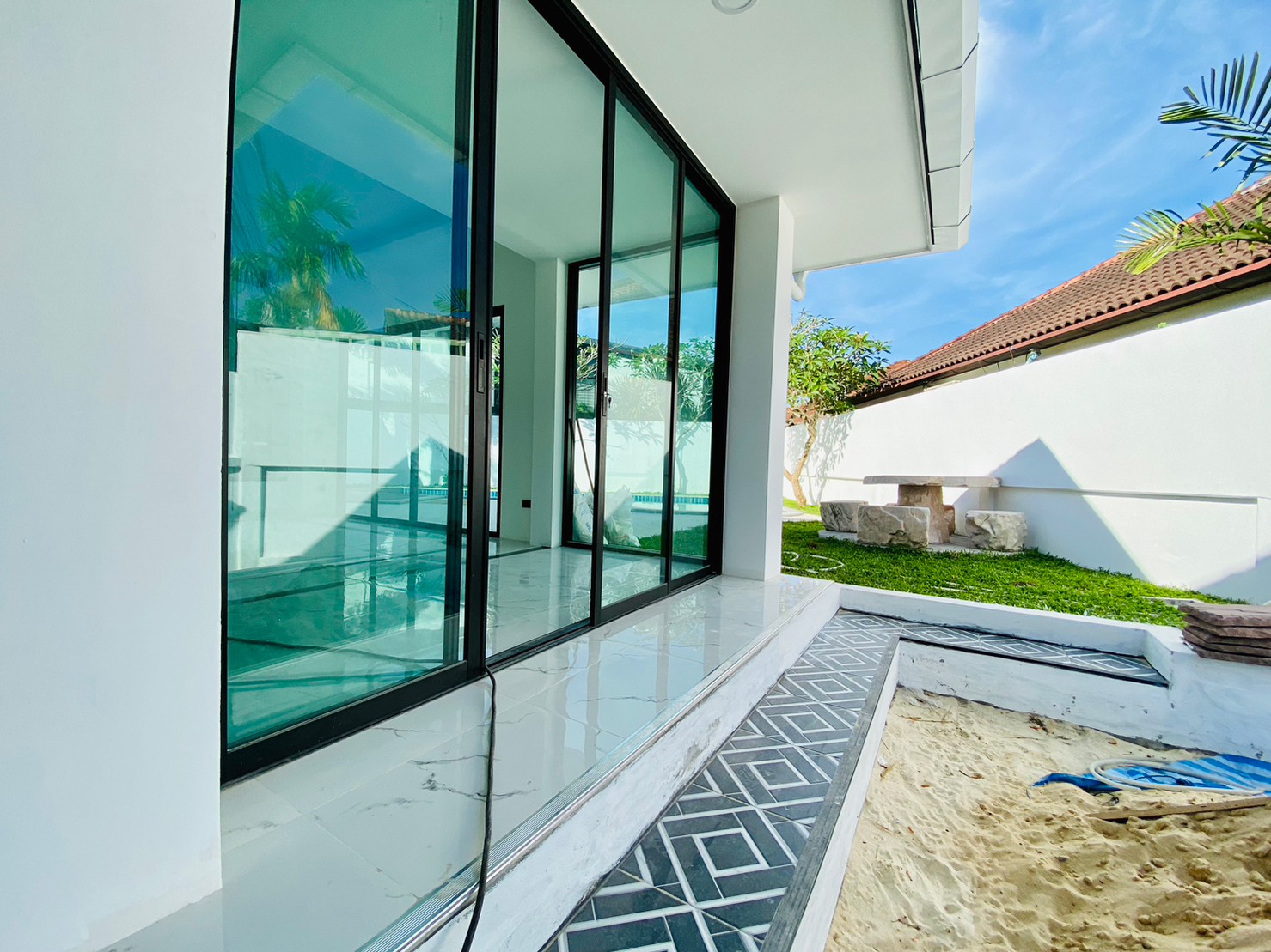 For Sale : Kathu, Private Luxury House With Pool, 3 bedrooms 2 bathrooms