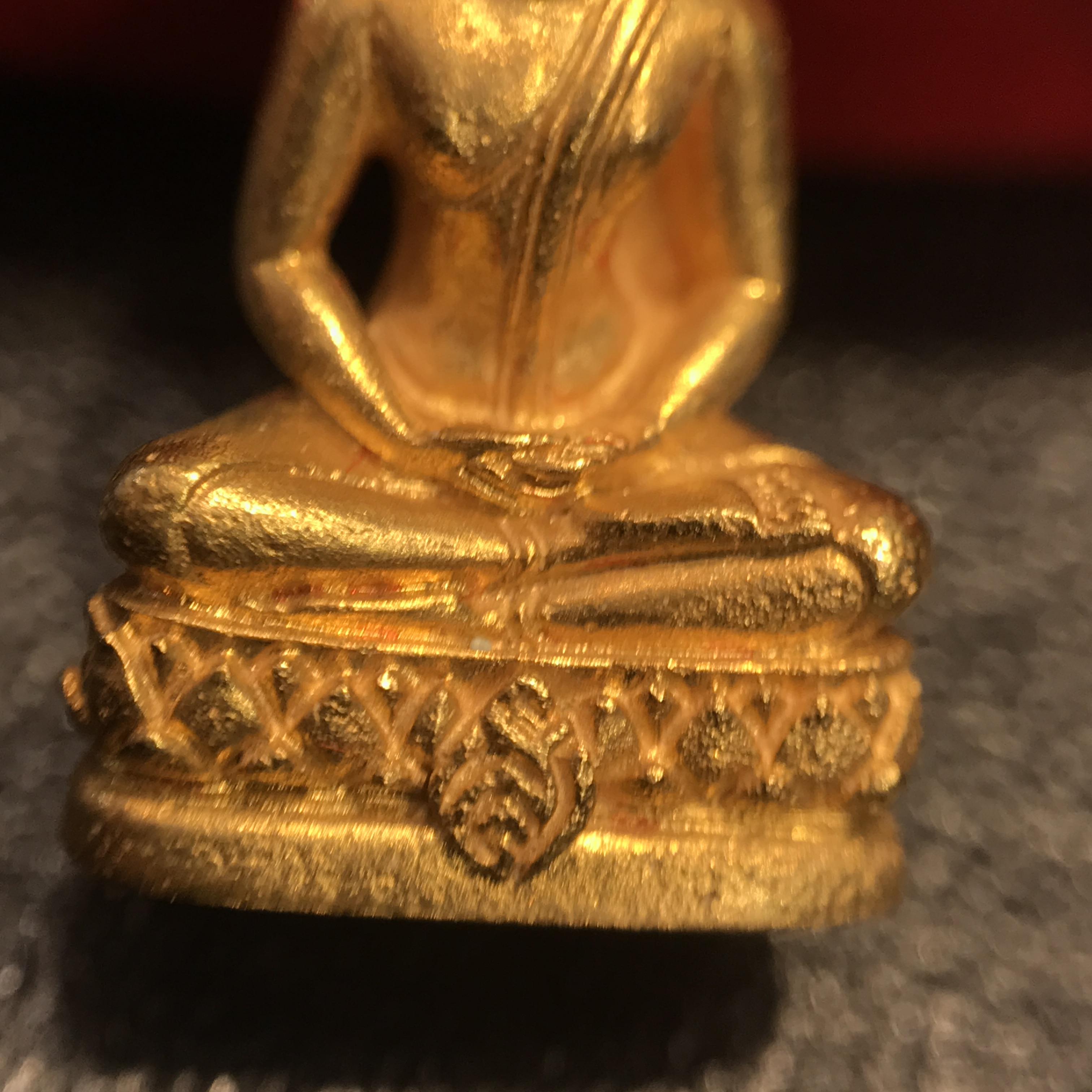 พระเครื่องปางสมาธิ เนื้อทองคำ 90 พรรษาสมเด็จย่า ปี 2533 (ในหลวงรัชกาลที่9เสด็จในพิธี)