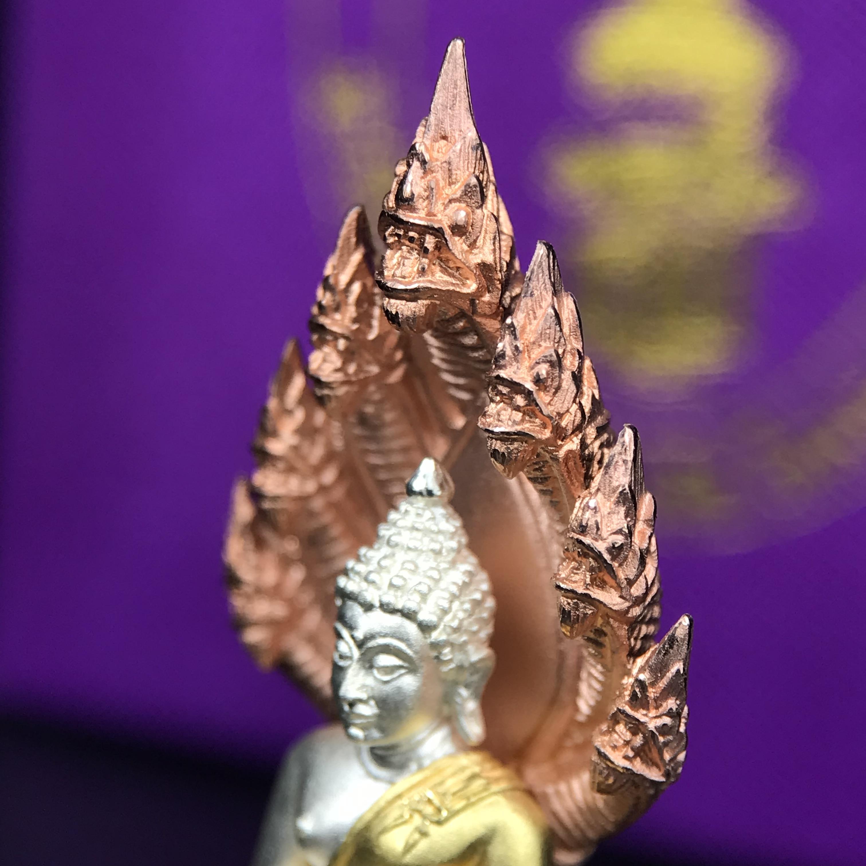 พระนาคปรก สธ. รุ่นสร้างพระอุโบสถเฉลิมพระเกียรติ 4 รอบ 84 พรรษา สมเด็จพระเทพรัตนราชสุดาฯ วัดบวรนิเวศวิหาร ปี 2543 พิมพ์ใหญ่ เนื้อเงินบริสุทธิ์ ชุบสามกษัตริย์แบบพ่นทรายขัดเงาบางส่วน(สภาพ สวย )พิธีใหญ่ พุทธศิลป์งดงาม หายาก (1 ใน 1999 องค์)