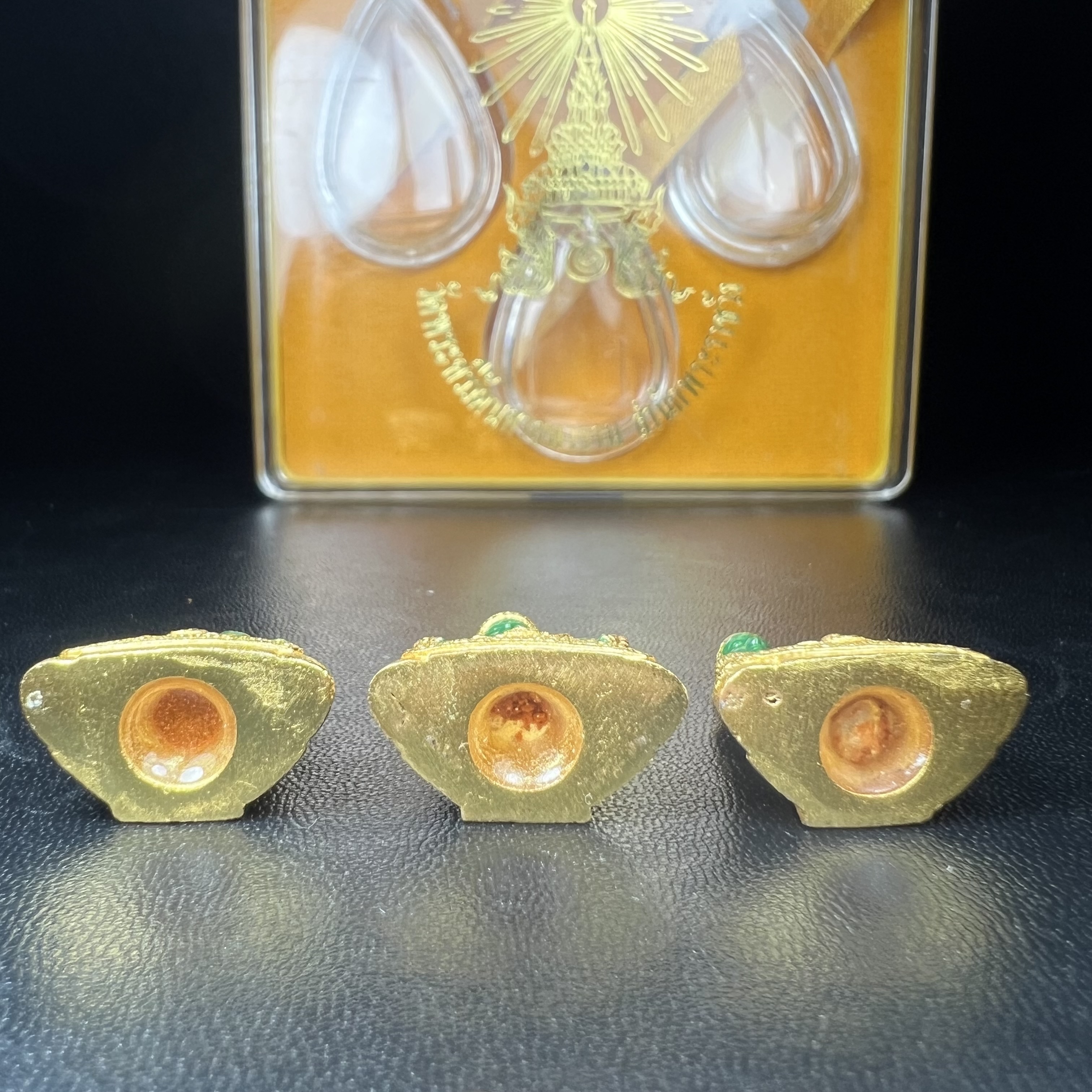 พระพุทธมหามณีรัตนปฏิมากร(พระแก้วมรกต) วัดพระศรีรัตนศาสดาราม สำนักพระราชวัง จัดสร้าง ชุด3 ฤดู ร้อน ฝน หนาว(บรรจุมวลสารใต้ฐาน)