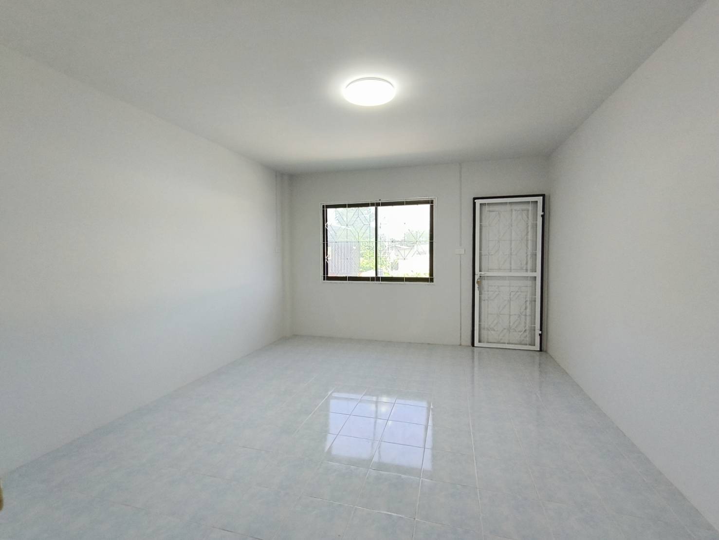 For Sales : Ratsada, 2-Storey Commercial Building, 2 bedroom 2 bathroom