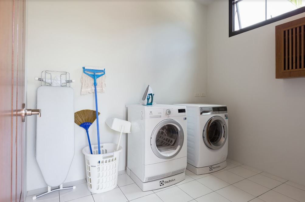 For Rent : Nai Harn, Luxury Modern Pool Villa, 3 Bedrooms 3 Bathrooms, Garden view.