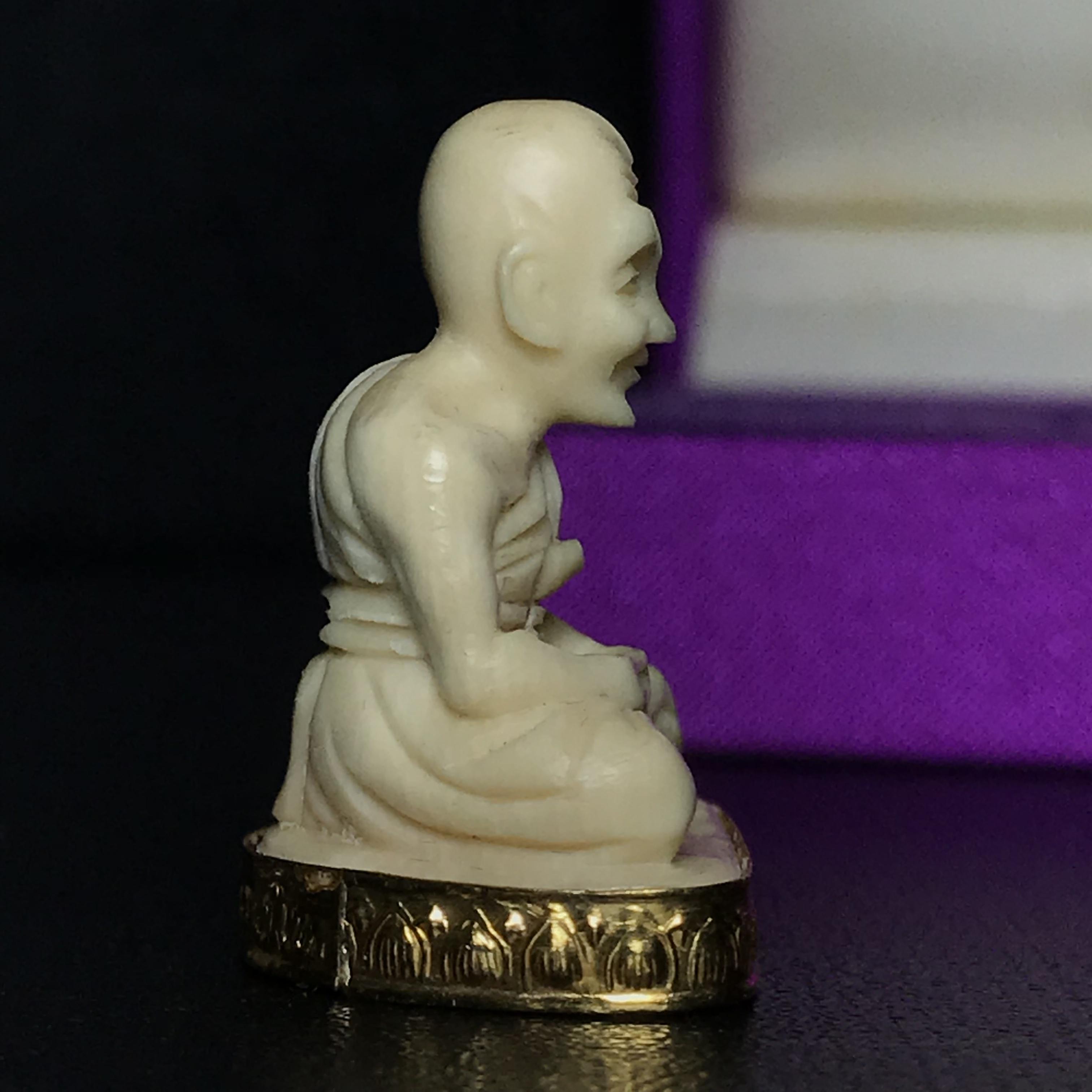 สมเด็จหลวงปู่ทวด รุ่นคชสารหมื่นปี (ศิลปาชีพ) วัดช้างให้ ปี2541(พิมพ์ลอยองค์ฐานทองคำ)